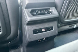 met. sininen Audi Q6 e-tron 2026 kuva 11.