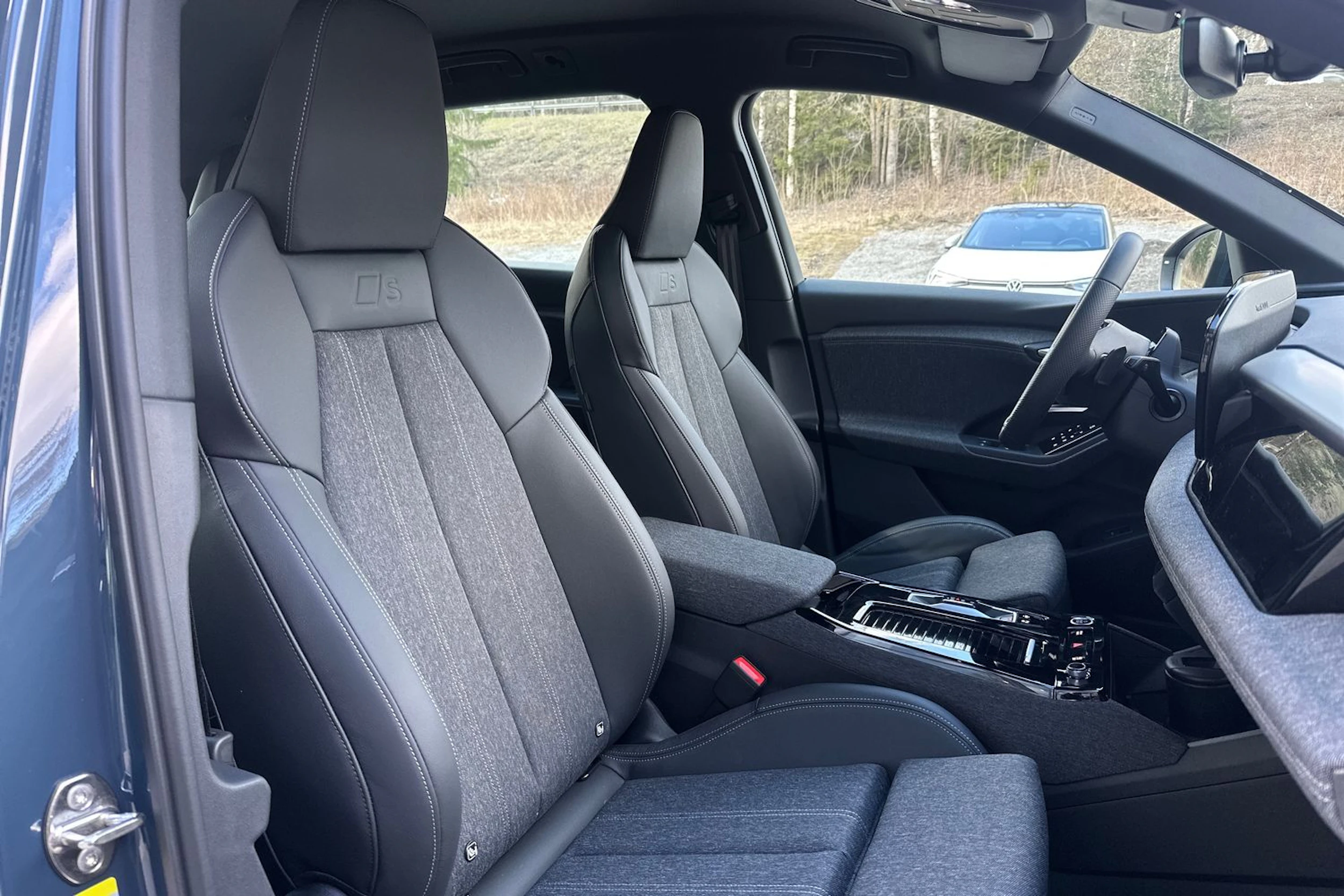 met. sininen Audi Q6 e-tron 2026 kuva 14.