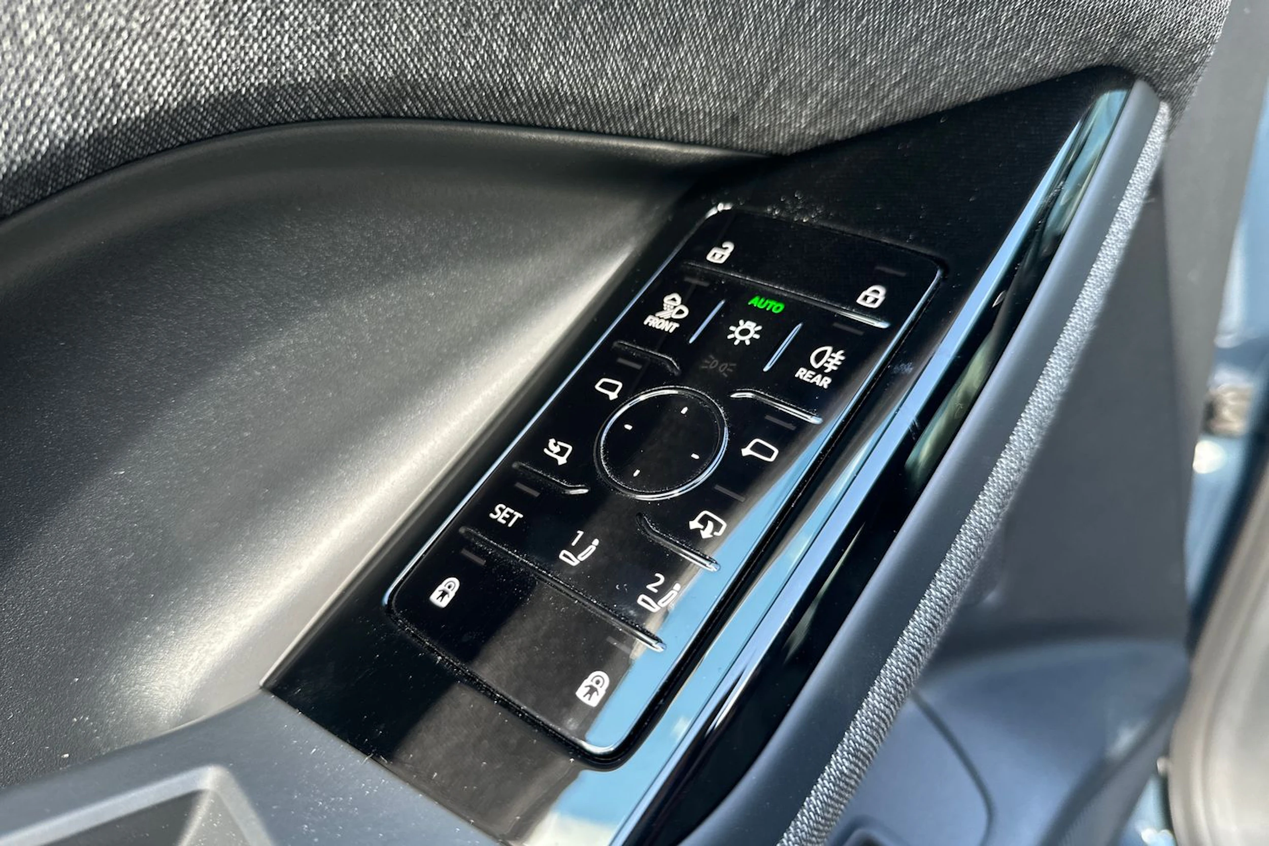 met. sininen Audi Q6 e-tron 2026 kuva 16.