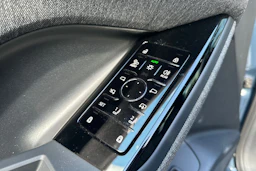 met. sininen Audi Q6 e-tron 2026 kuva 16.