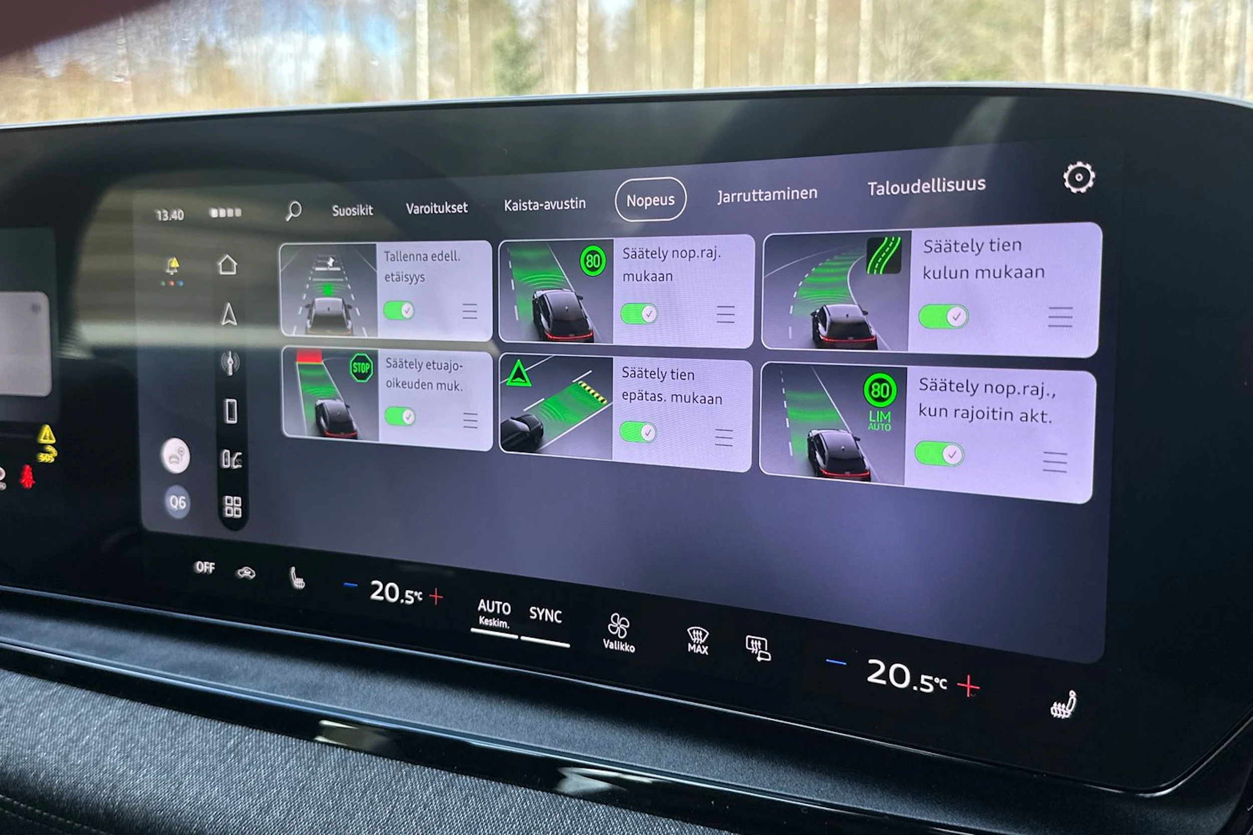 met. sininen Audi Q6 e-tron 2026 kuva 19.