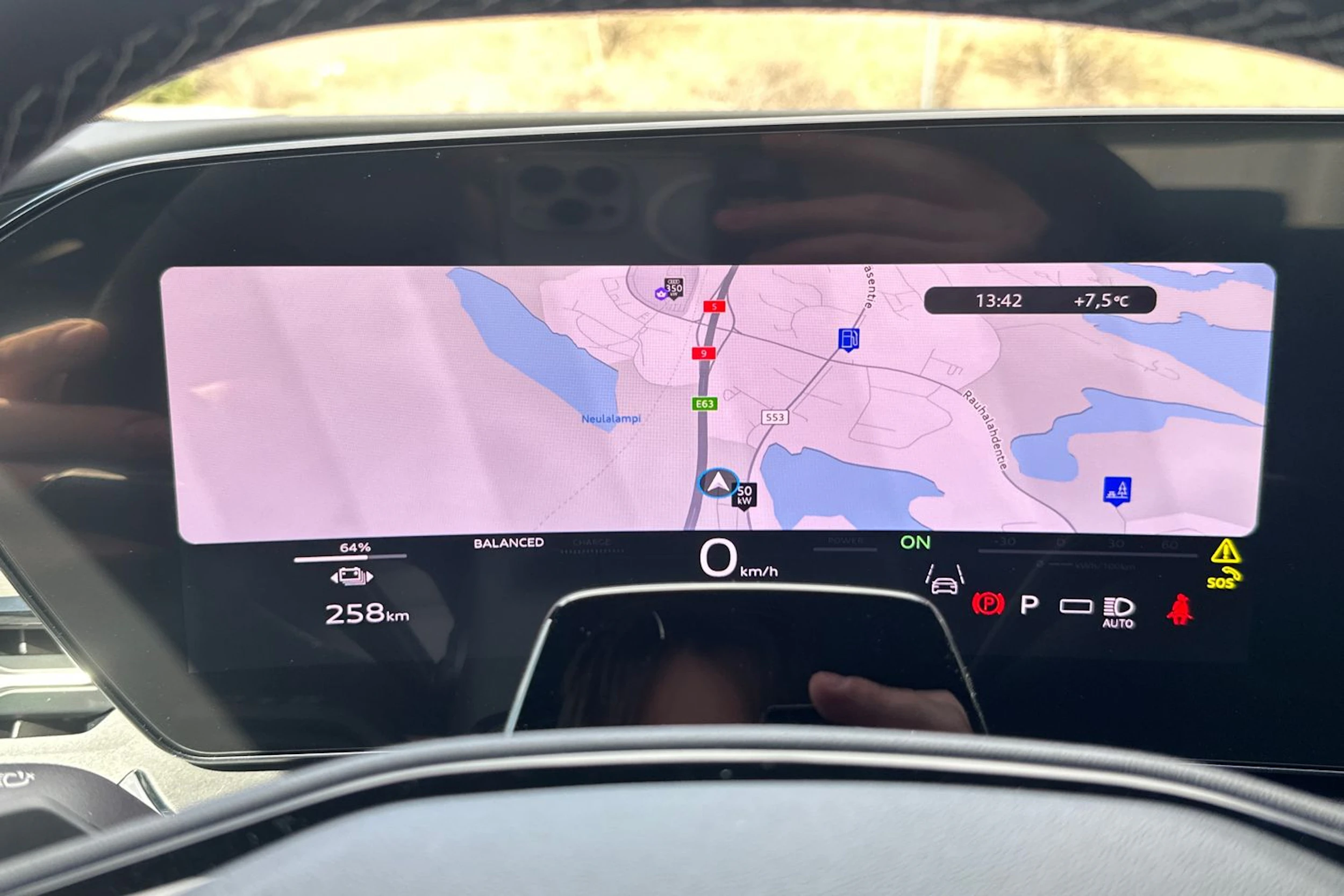 met. sininen Audi Q6 e-tron 2026 kuva 21.