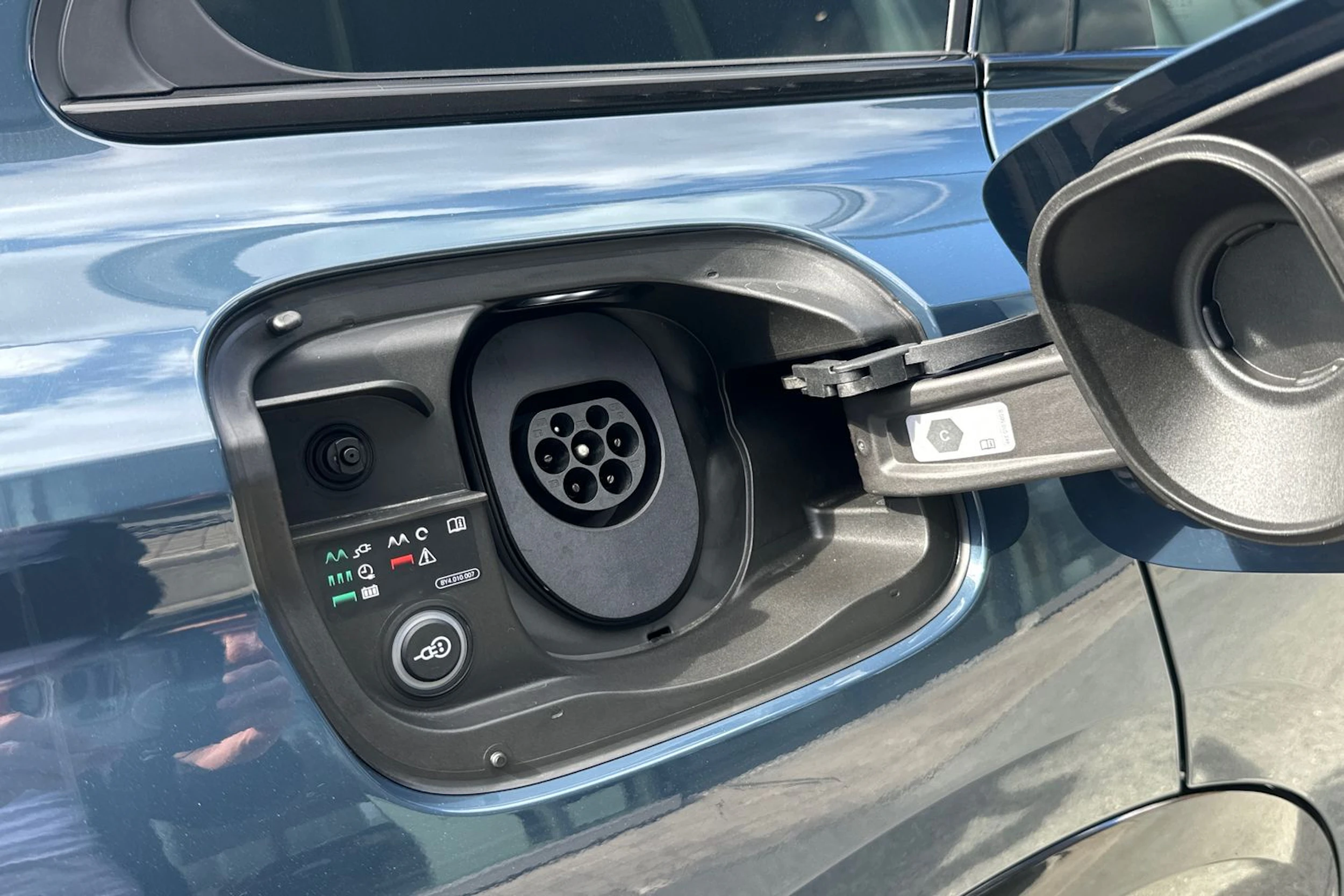 met. sininen Audi Q6 e-tron 2026 kuva 25.