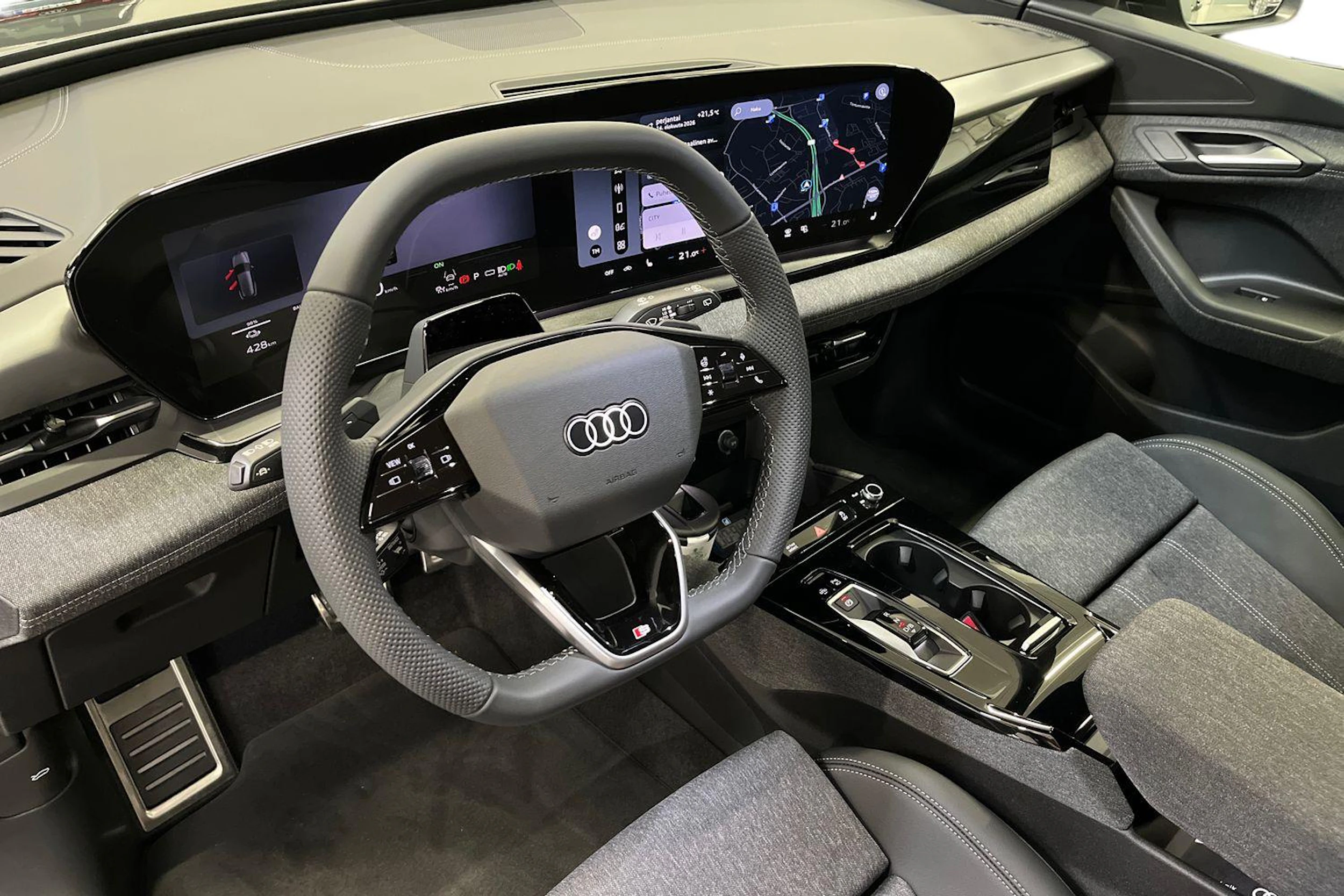 met. musta Audi Q6 e-tron 2026 kuva 6.