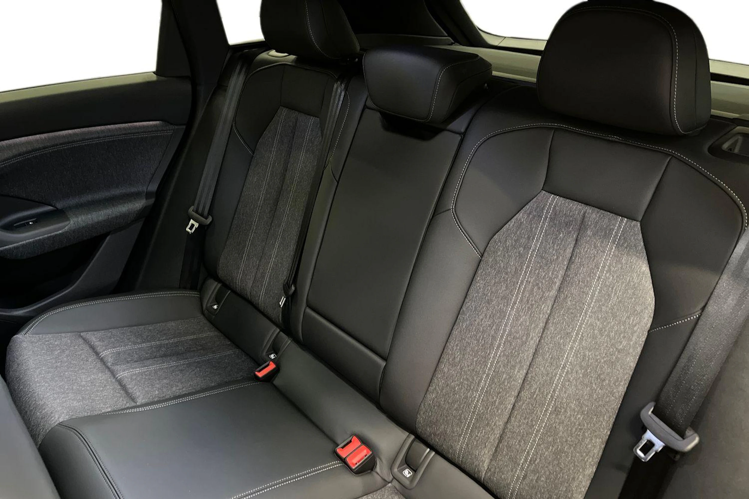 met. musta Audi Q6 e-tron 2026 kuva 8.