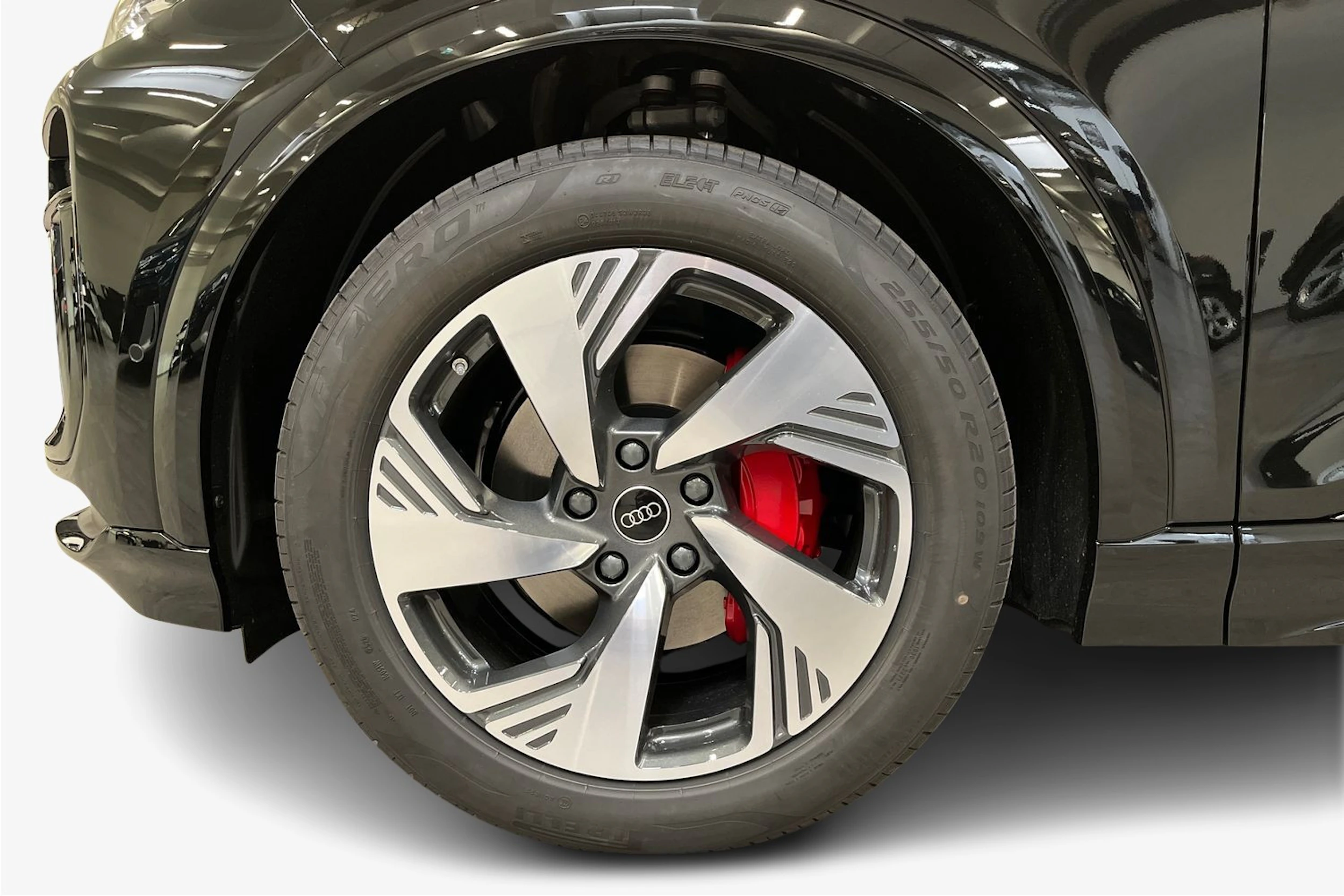 met. musta Audi Q6 e-tron 2026 kuva 9.