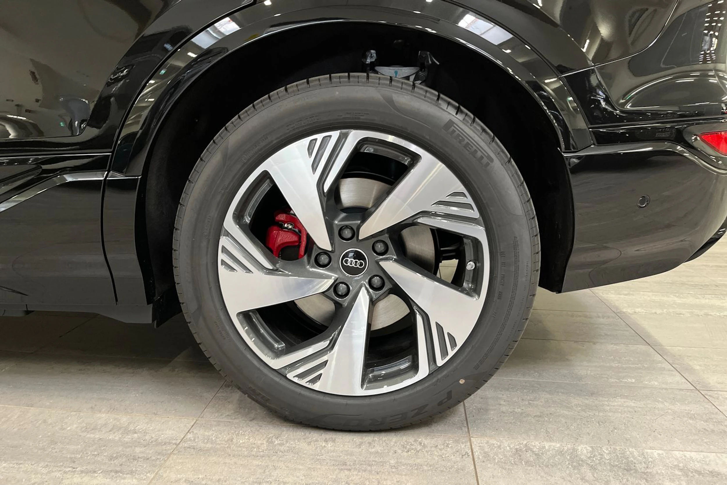 met. musta Audi Q6 e-tron 2026 kuva 10.