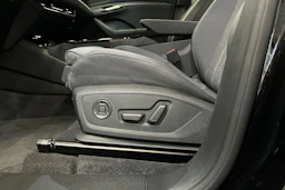 met. musta Audi Q6 e-tron 2026 kuva 11.