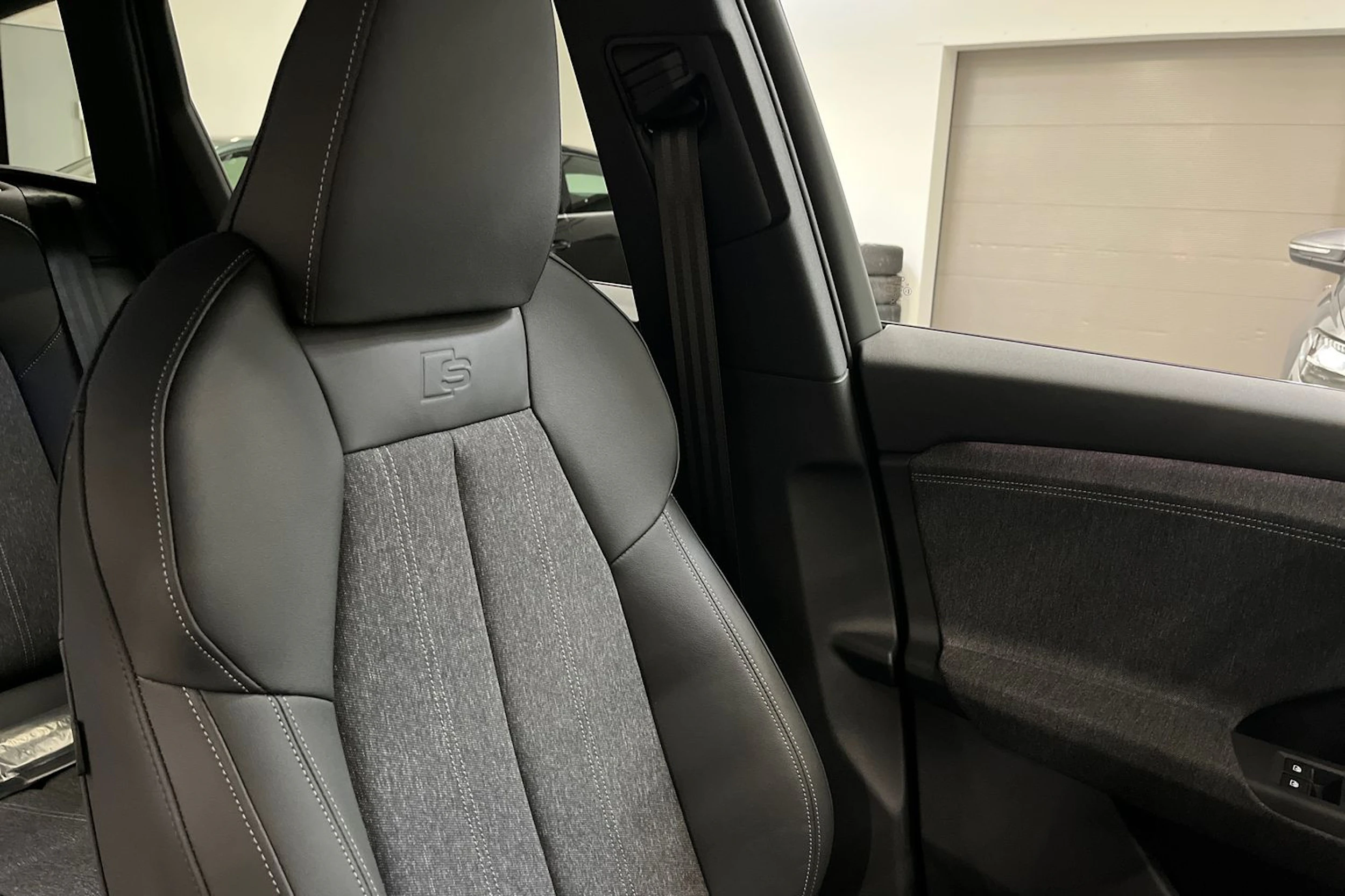 met. musta Audi Q6 e-tron 2026 kuva 14.