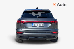 Harmaa Audi Q6 e-tron 2027 kuva 3.