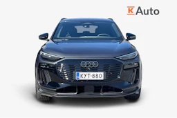 Harmaa Audi Q6 e-tron 2027 kuva 4.
