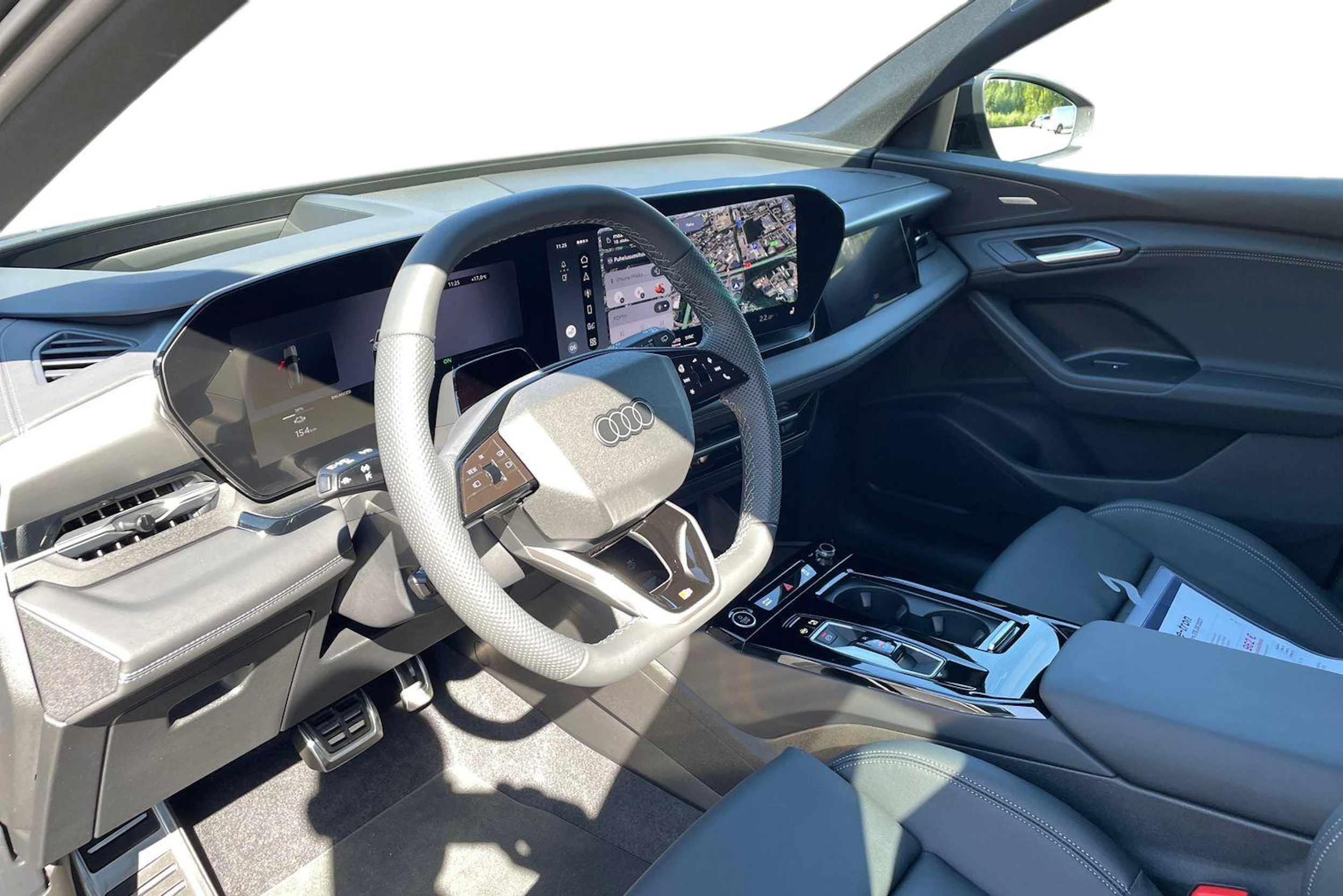Harmaa Audi Q6 e-tron 2027 kuva 6.