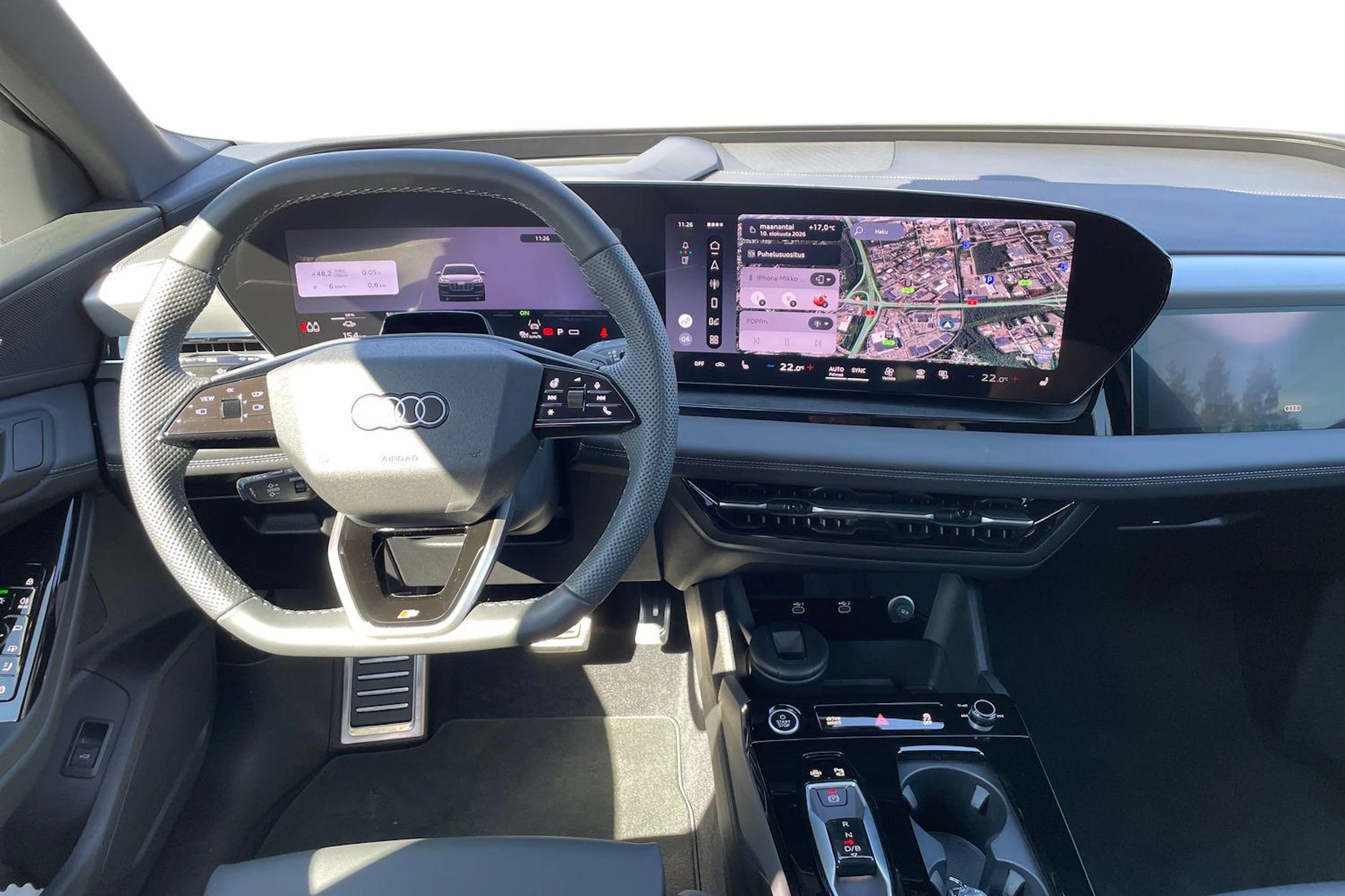 Harmaa Audi Q6 e-tron 2027 kuva 7.