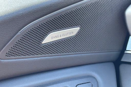 Harmaa Audi Q6 e-tron 2027 kuva 12.