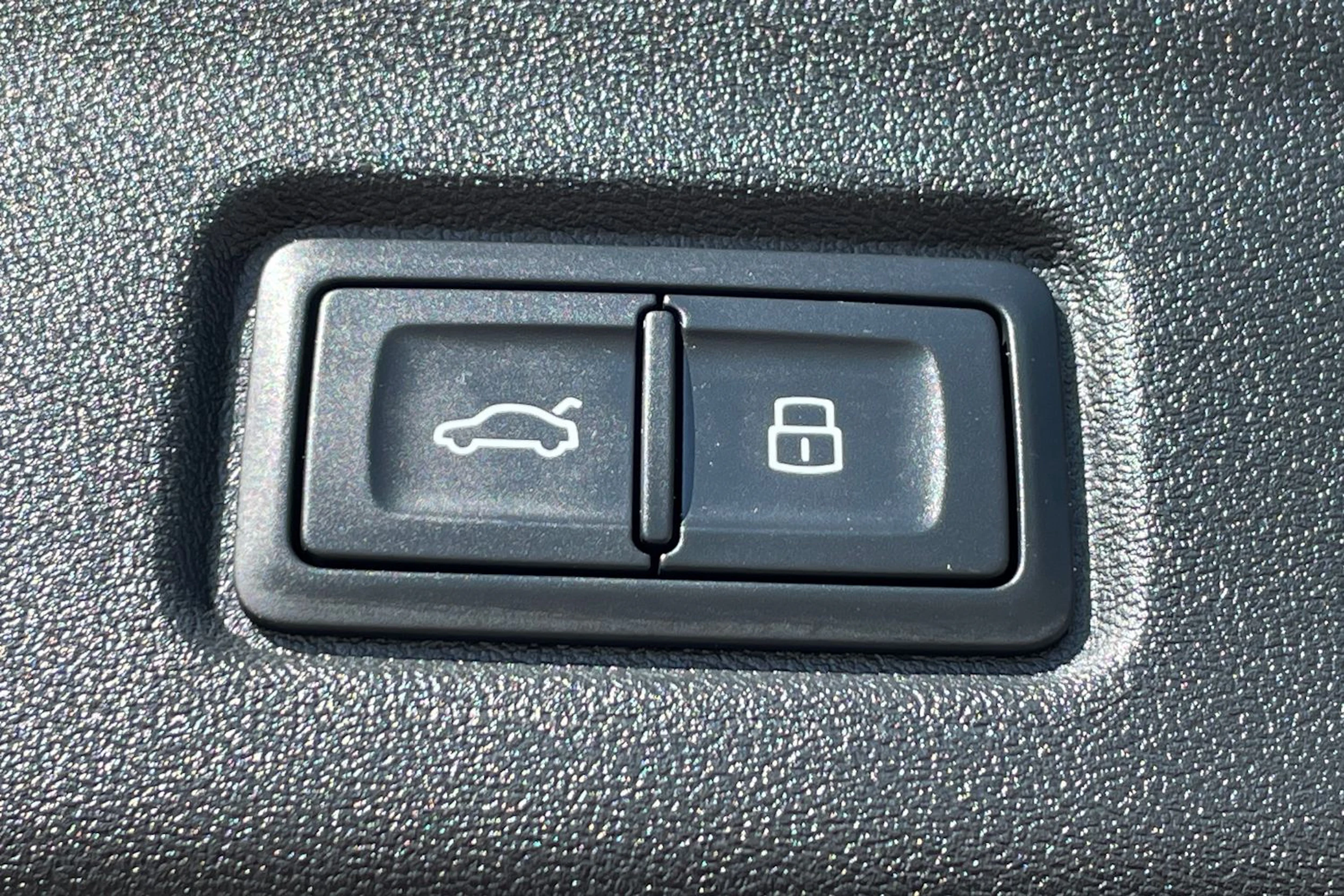 Harmaa Audi Q6 e-tron 2027 kuva 18.