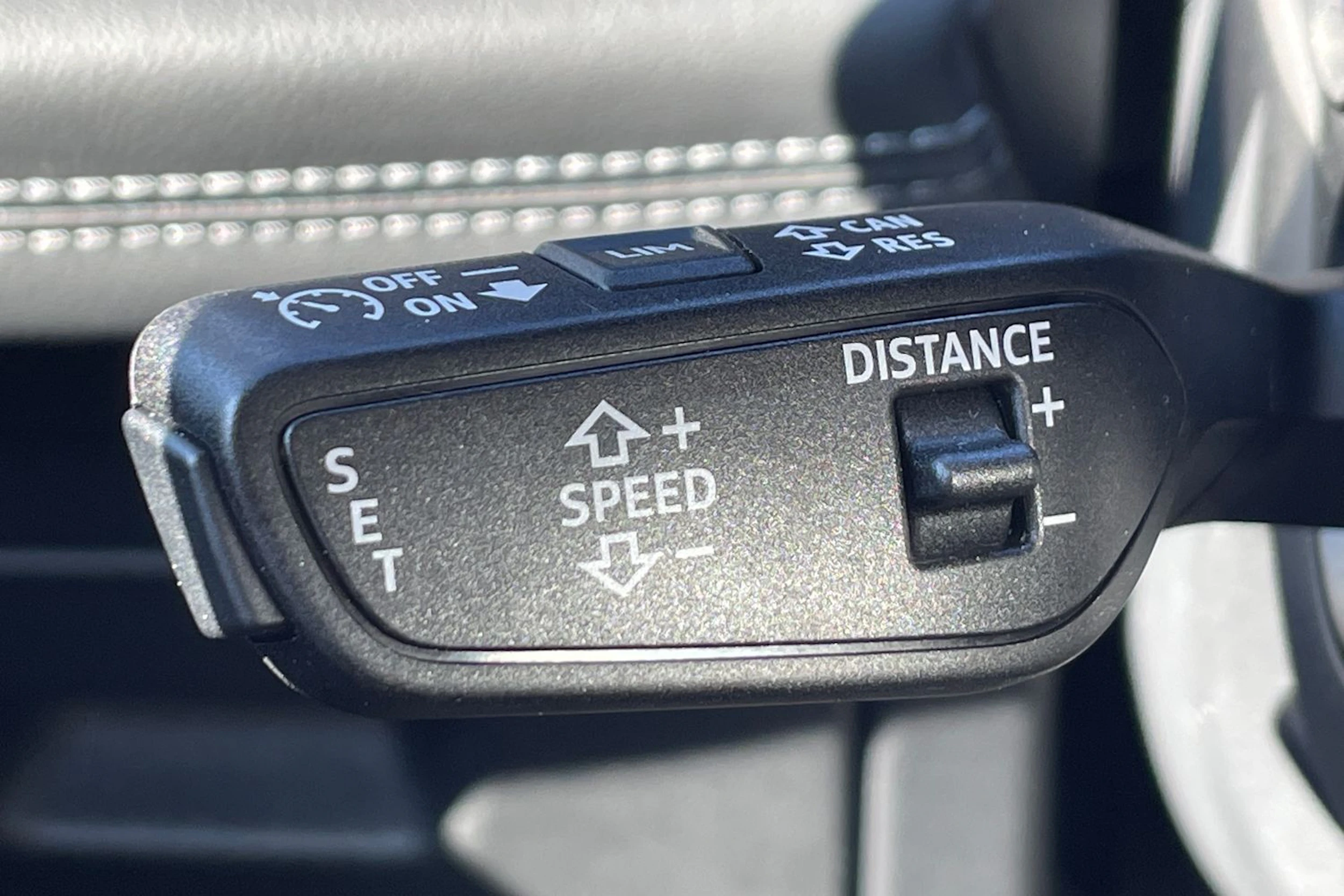 Harmaa Audi Q6 e-tron 2027 kuva 21.