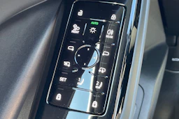 Harmaa Audi Q6 e-tron 2027 kuva 23.