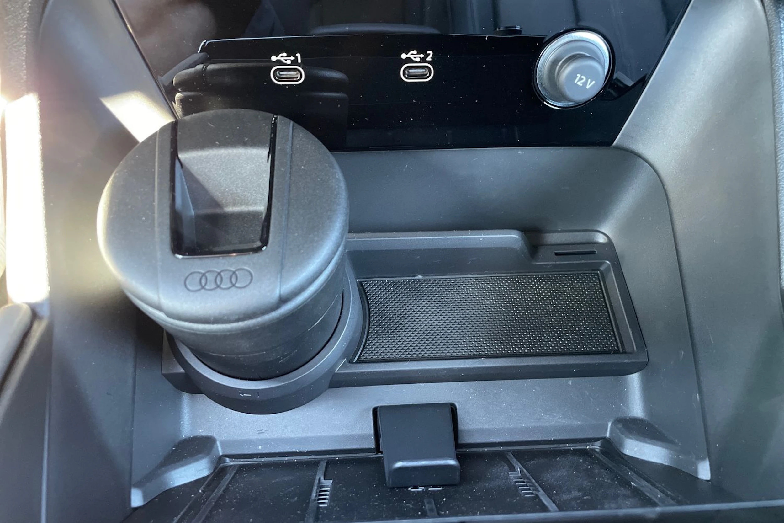 Harmaa Audi Q6 e-tron 2027 kuva 24.