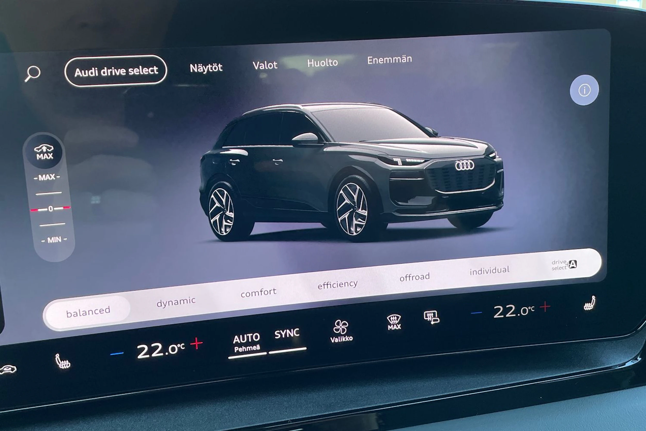 Harmaa Audi Q6 e-tron 2027 kuva 30.