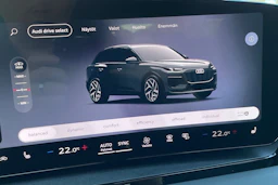 Harmaa Audi Q6 e-tron 2027 kuva 30.