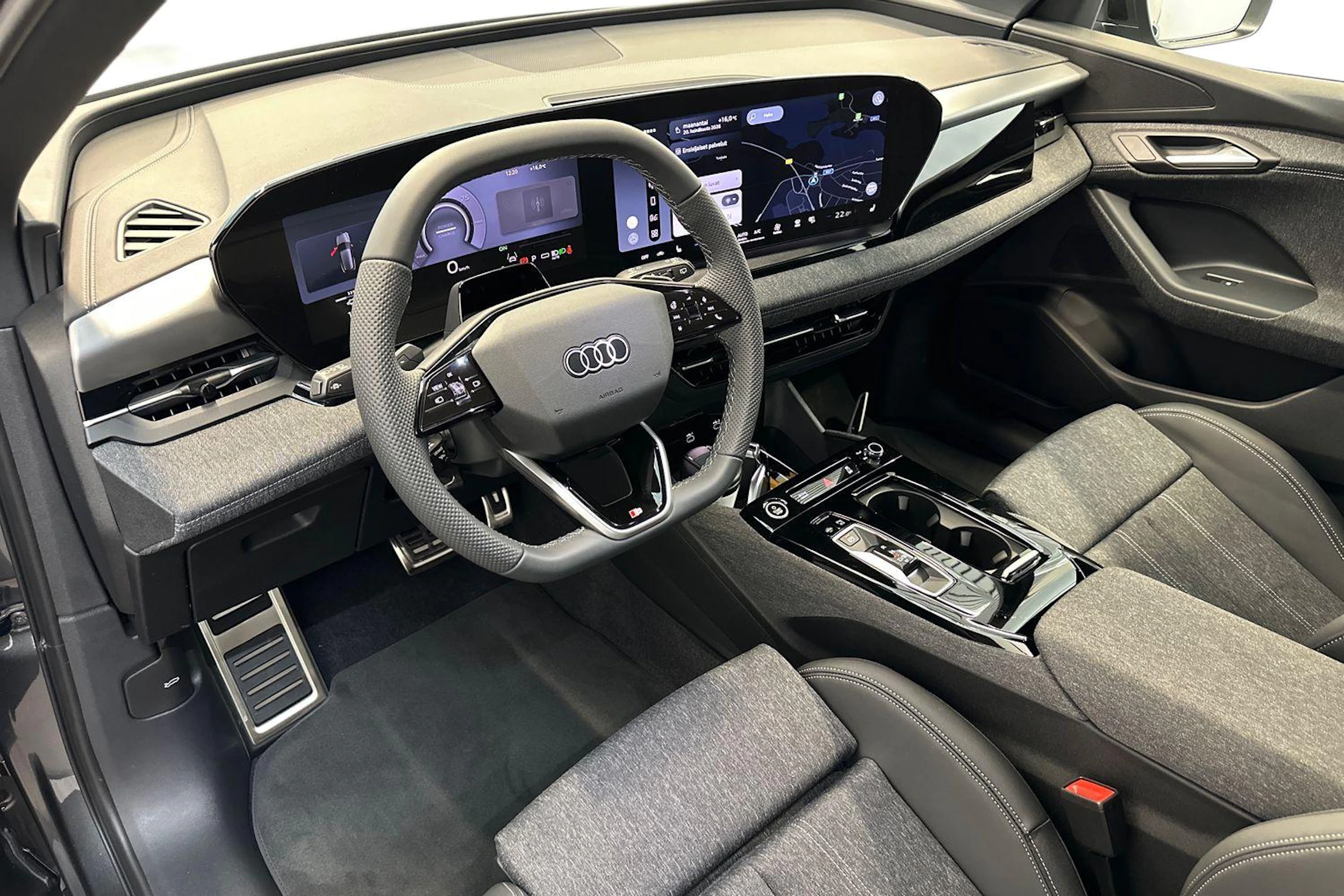 daytona harmaa Audi Q6 e-tron 2026 kuva 6.
