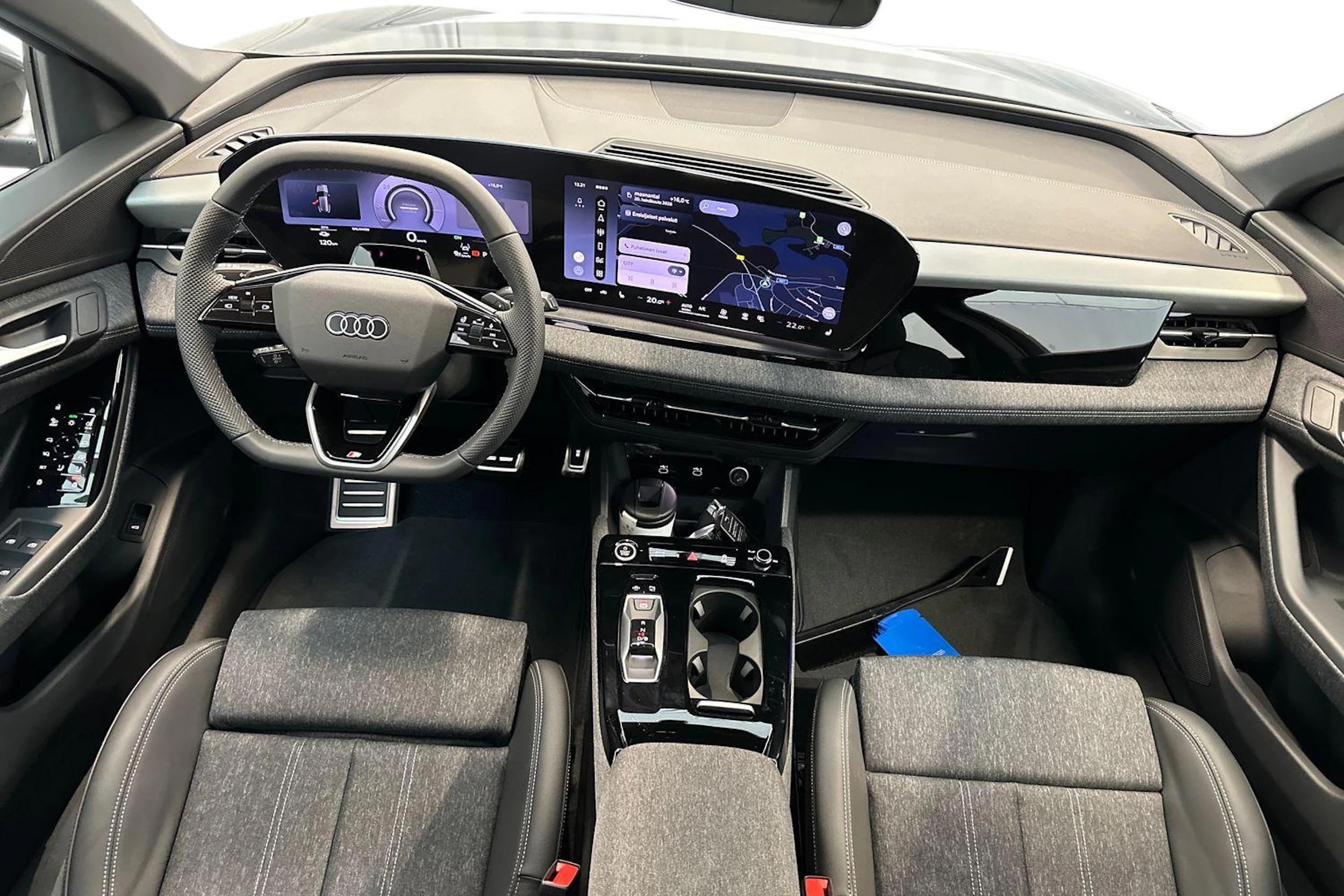 daytona harmaa Audi Q6 e-tron 2026 kuva 7.