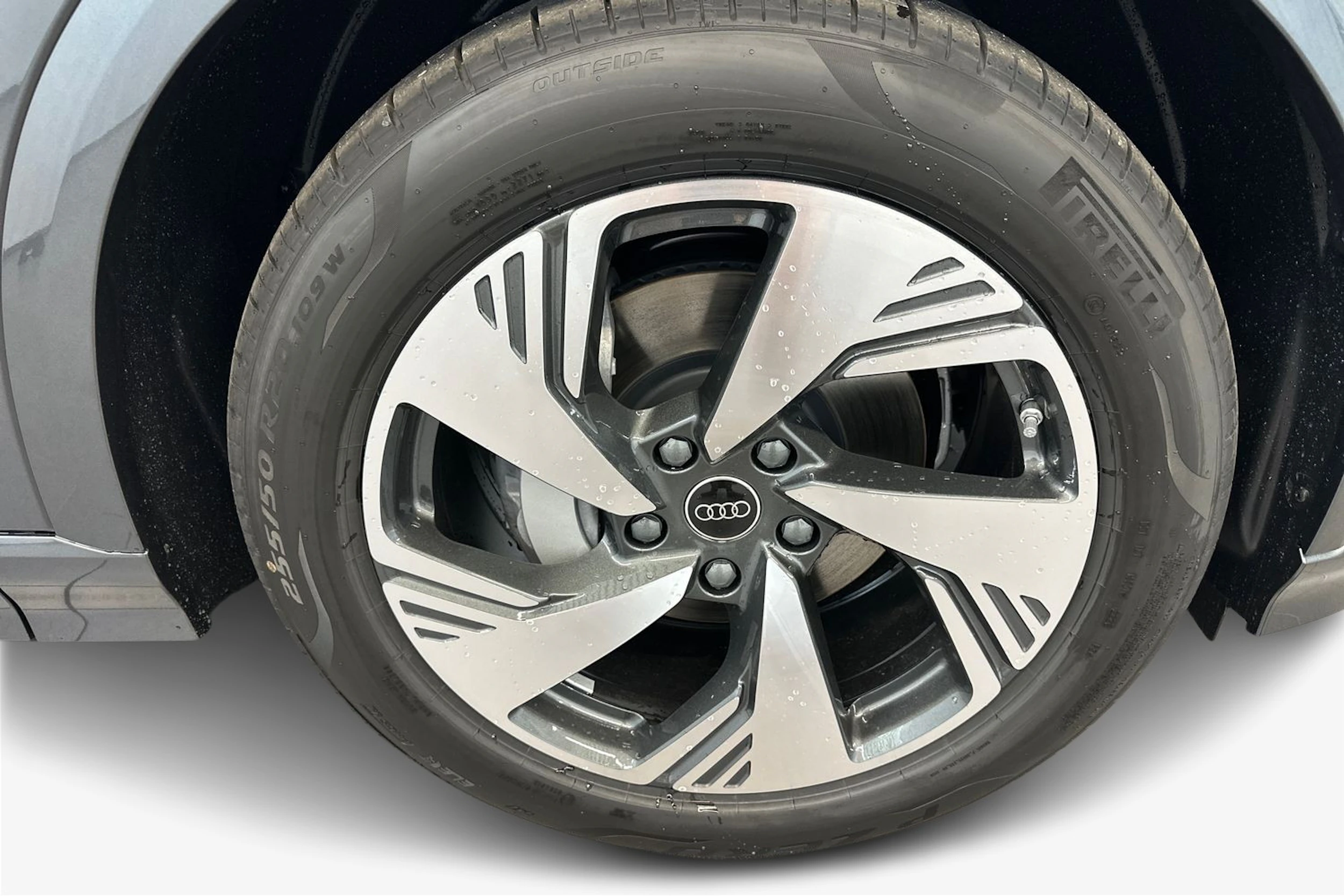 daytona harmaa Audi Q6 e-tron 2026 kuva 9.