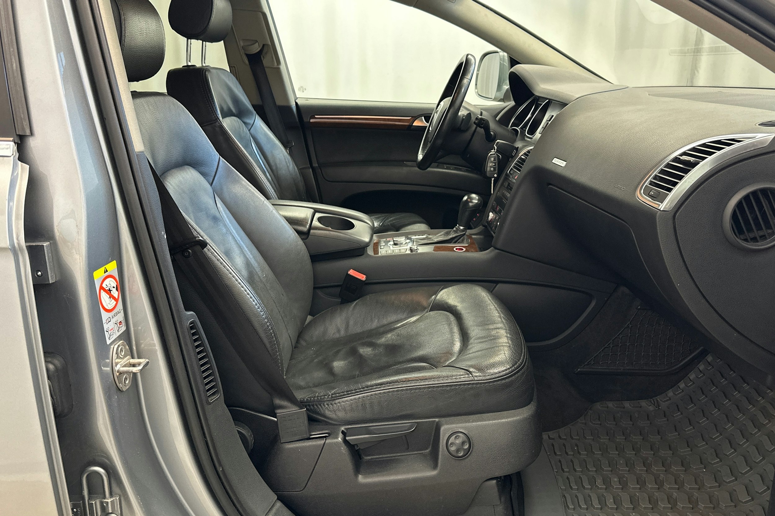harmaa metalliväri Audi Q7 2007 kuva 14.