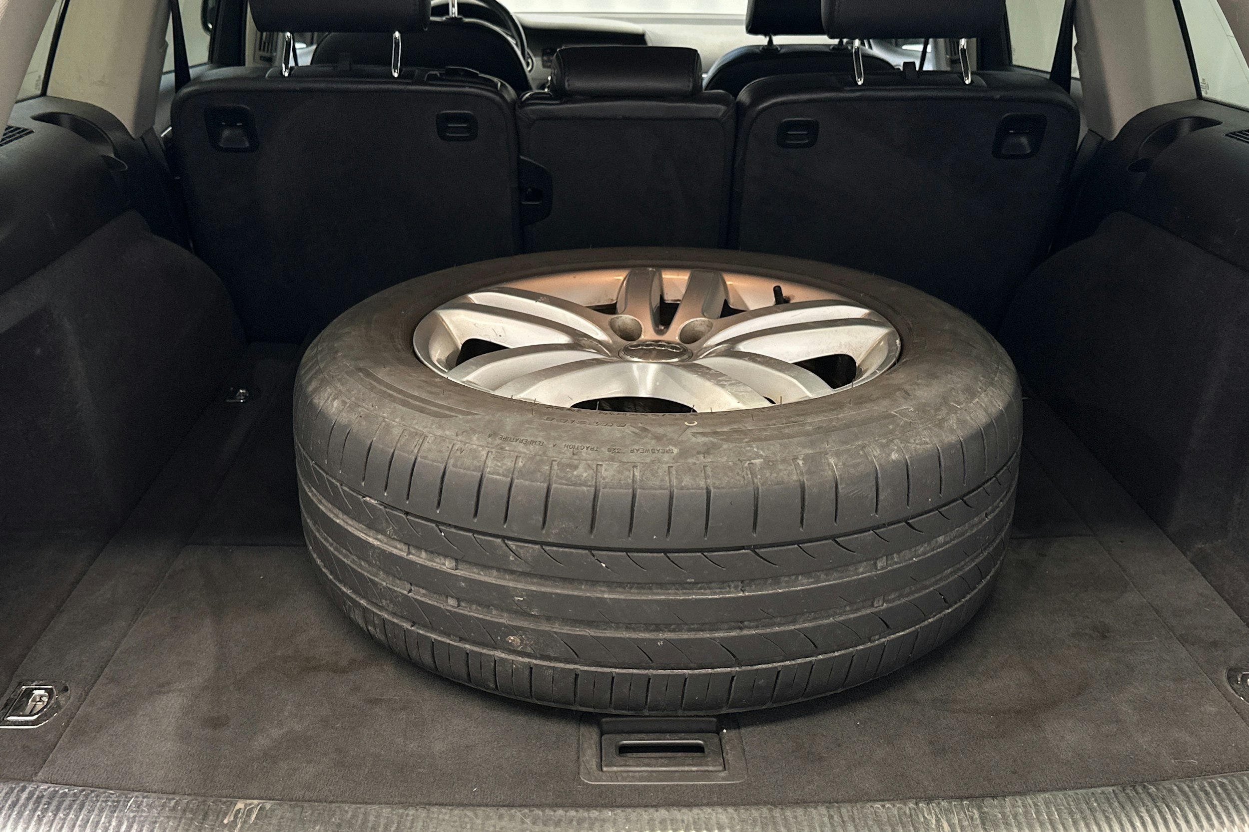 harmaa metalliväri Audi Q7 2007 kuva 15.