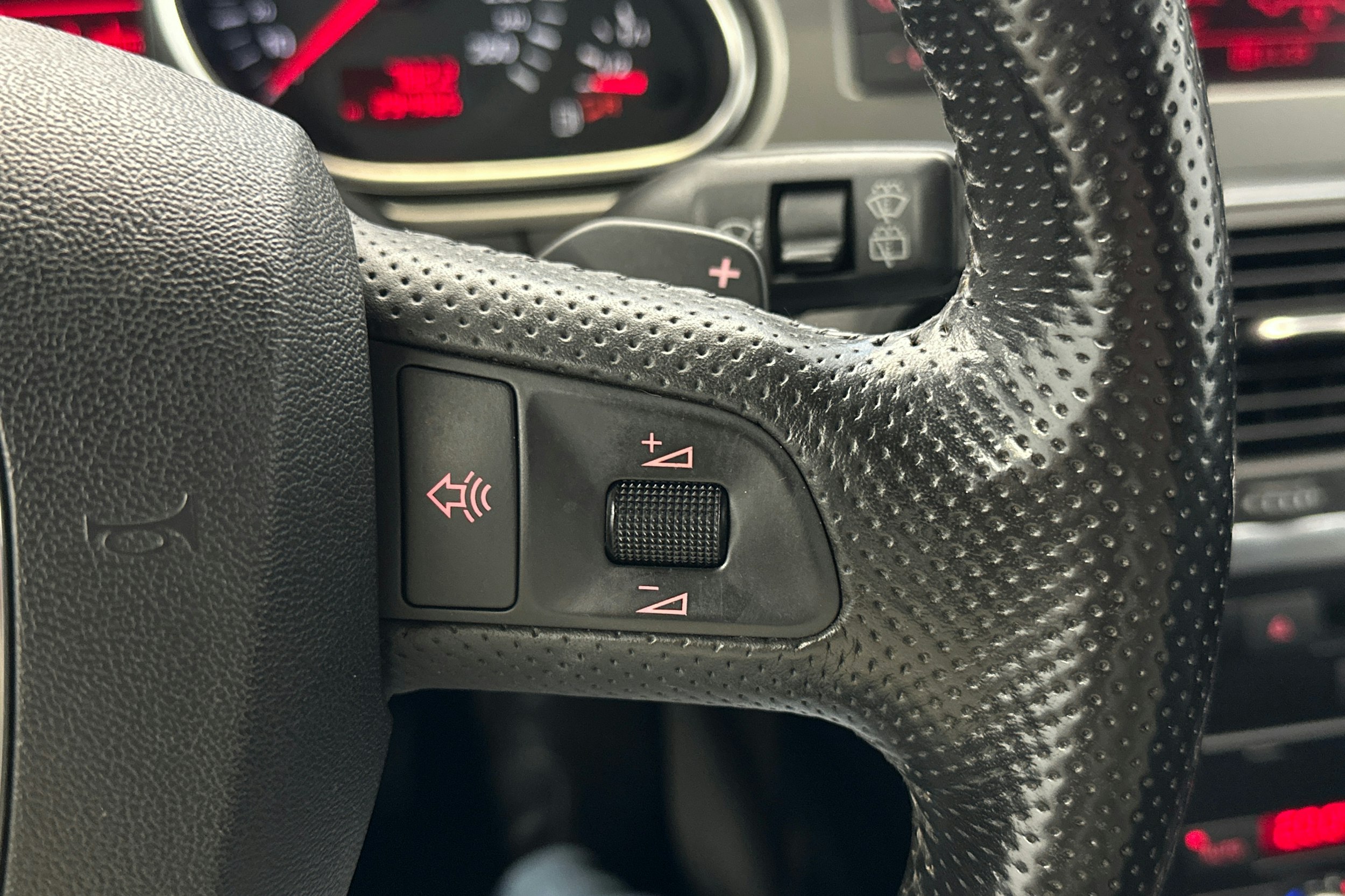 harmaa metalliväri Audi Q7 2007 kuva 21.