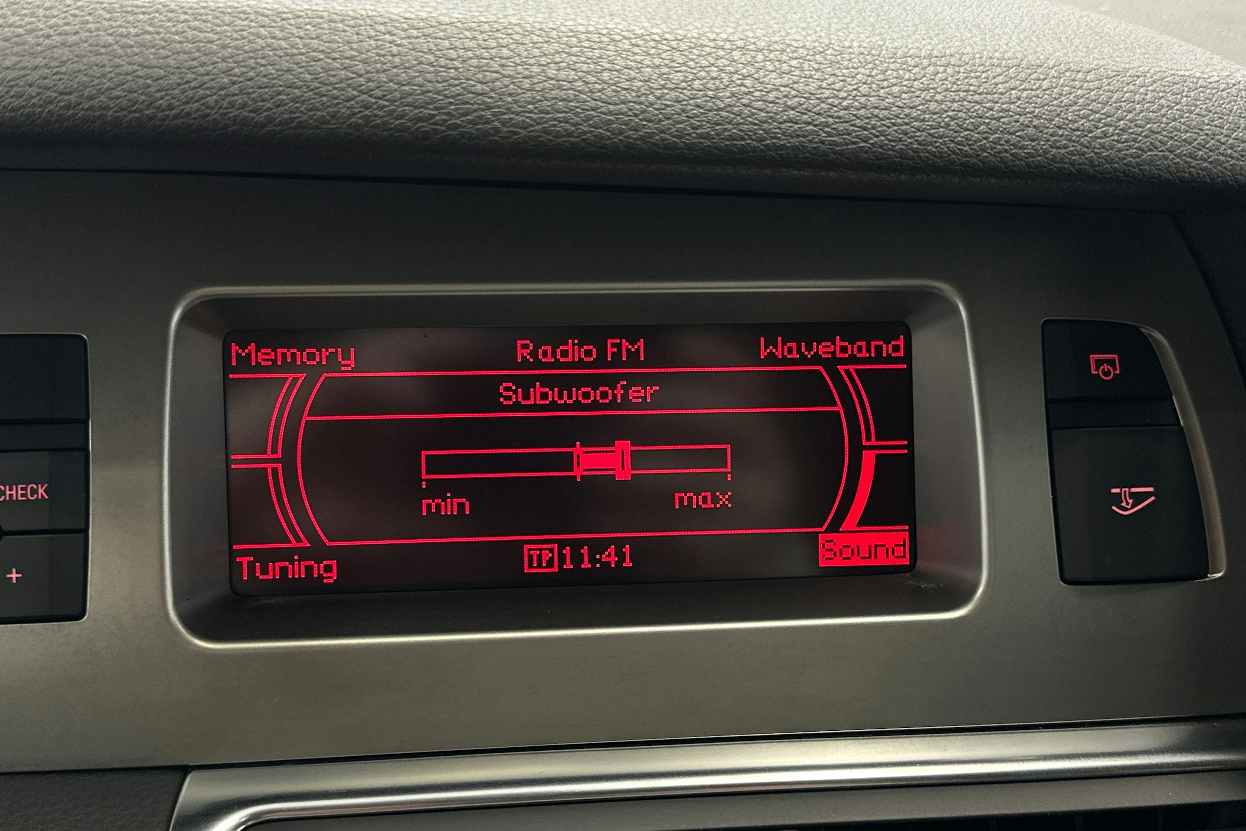 harmaa metalliväri Audi Q7 2007 kuva 25.