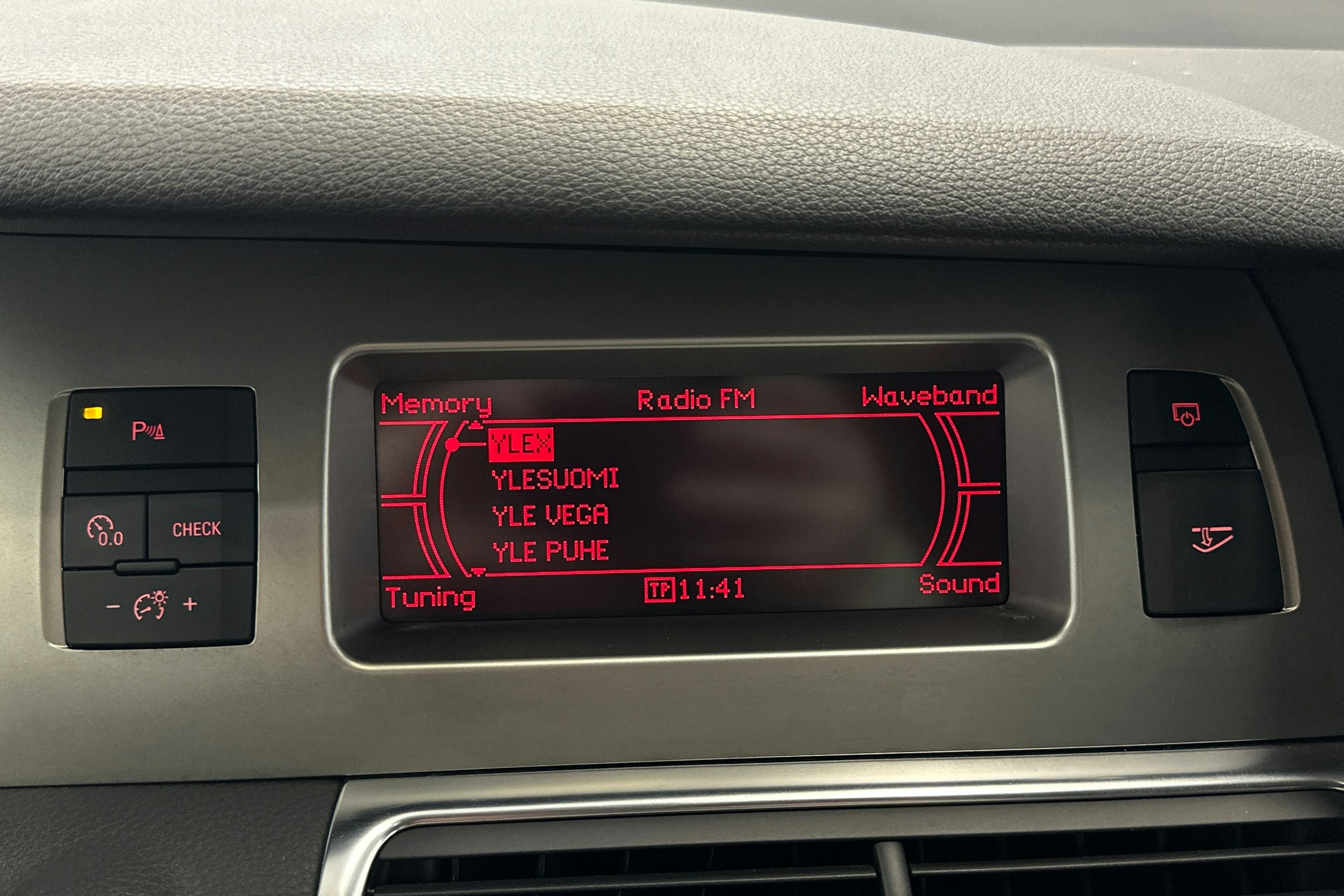 harmaa metalliväri Audi Q7 2007 kuva 26.