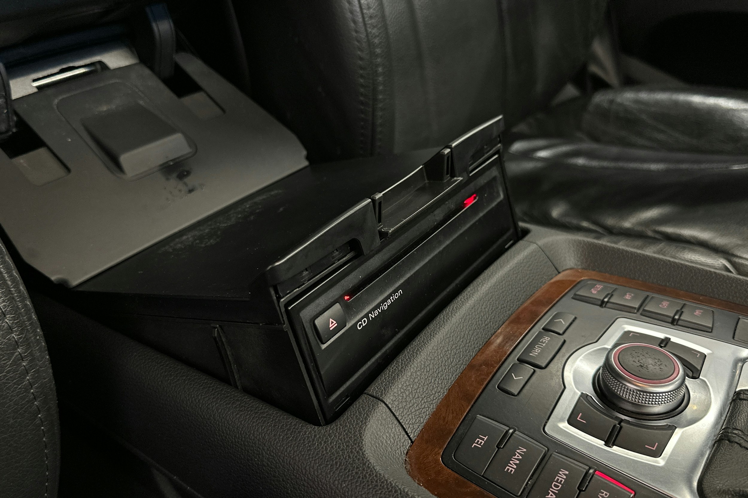 harmaa metalliväri Audi Q7 2007 kuva 29.