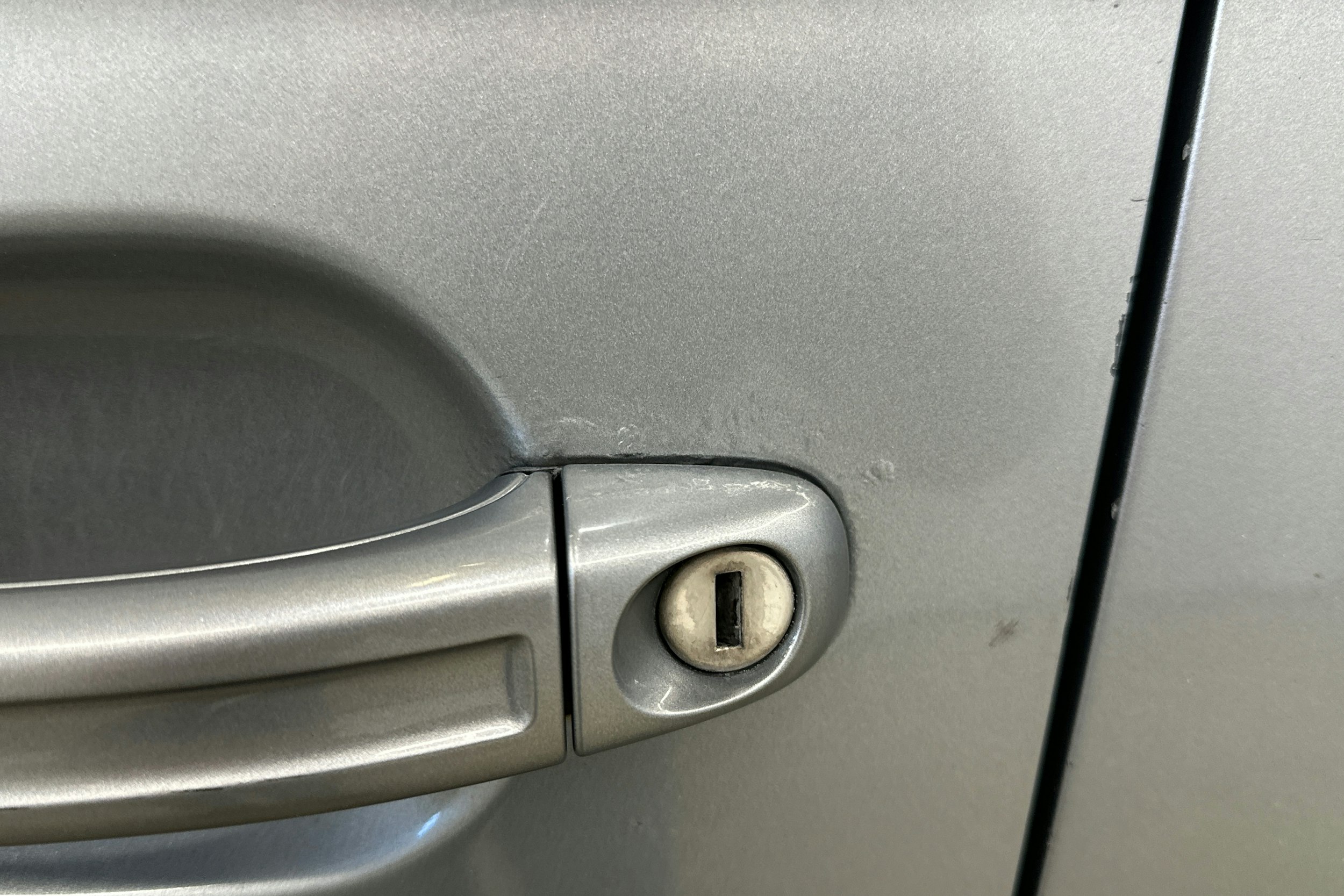 harmaa metalliväri Audi Q7 2007 kuva 38.