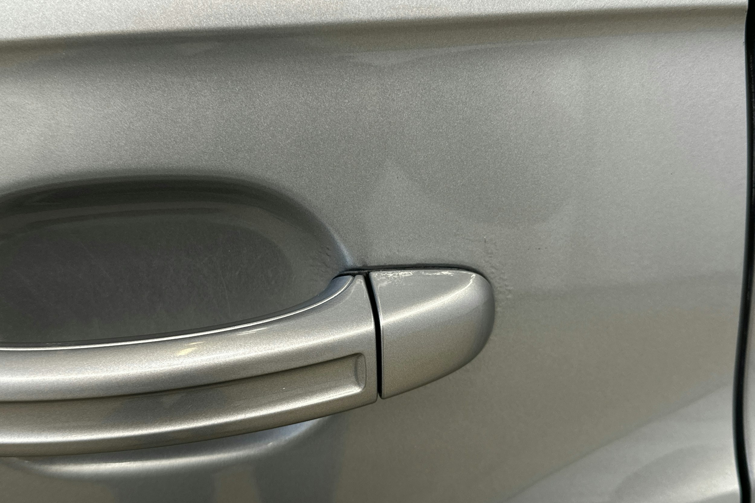 harmaa metalliväri Audi Q7 2007 kuva 39.