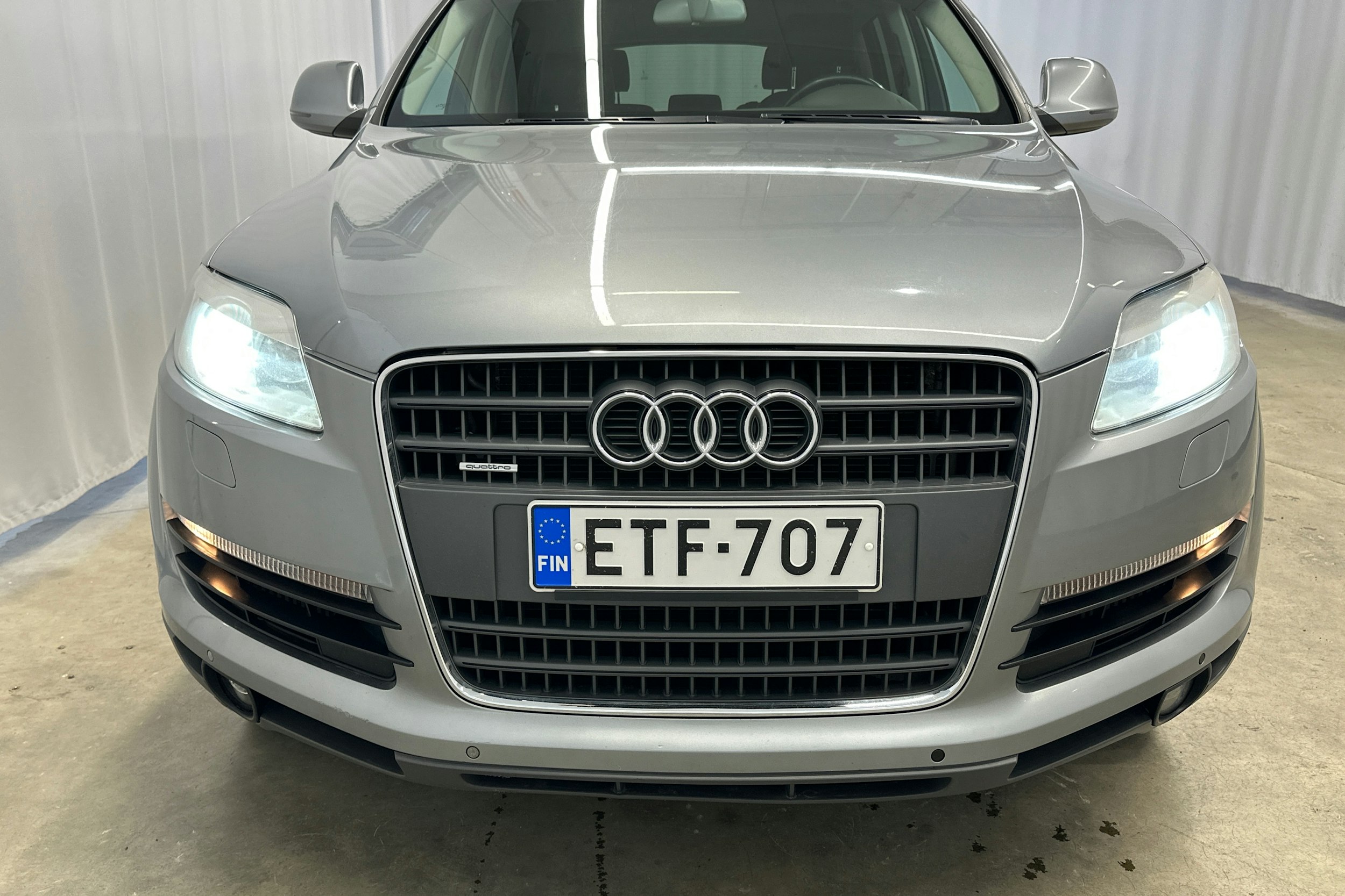 harmaa metalliväri Audi Q7 2007 kuva 44.