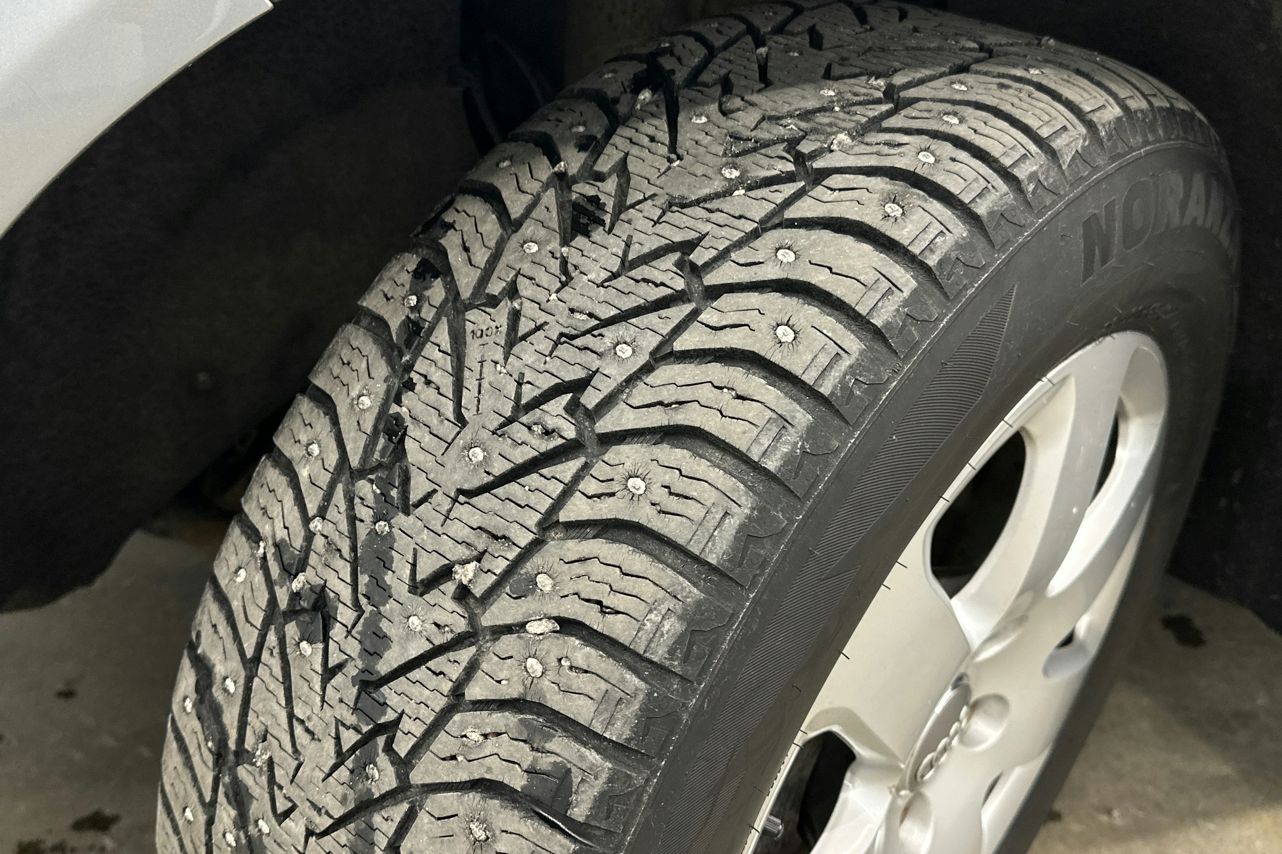 harmaa metalliväri Audi Q7 2007 kuva 46.