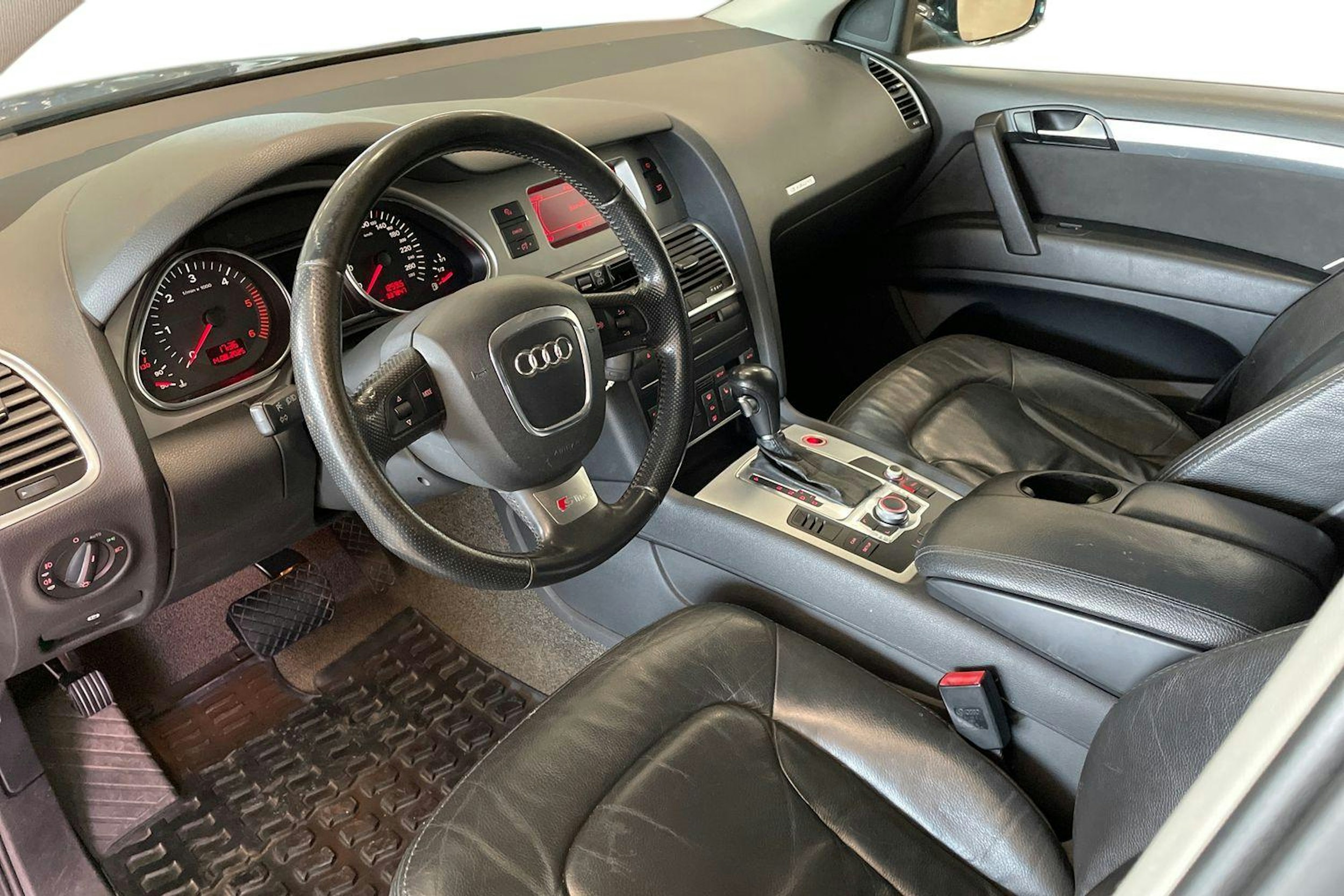 musta Audi Q7 2008 kuva 7.