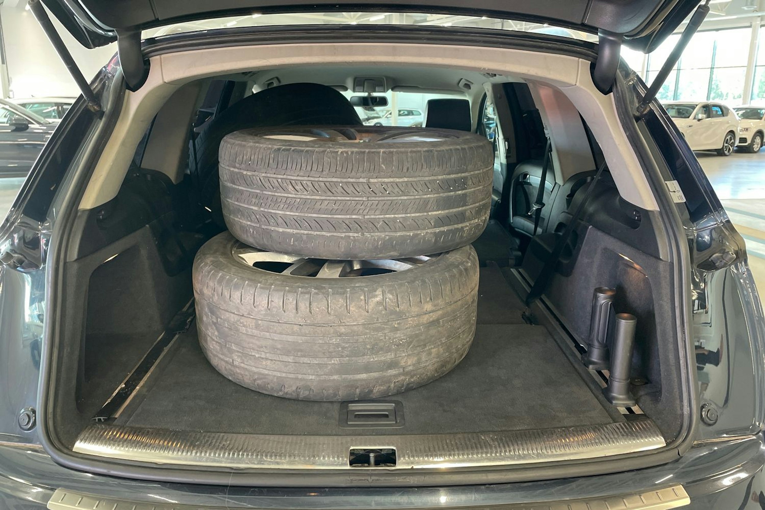 musta Audi Q7 2008 kuva 14.