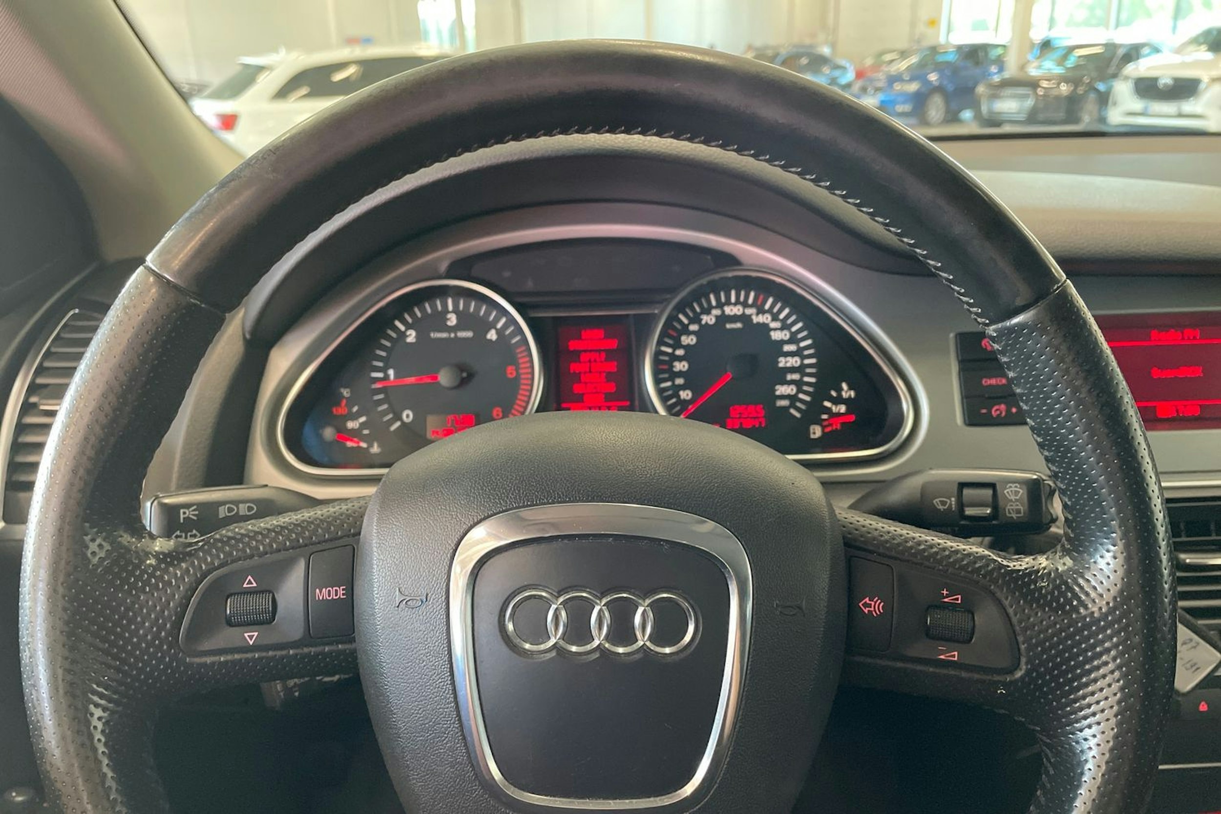 musta Audi Q7 2008 kuva 19.