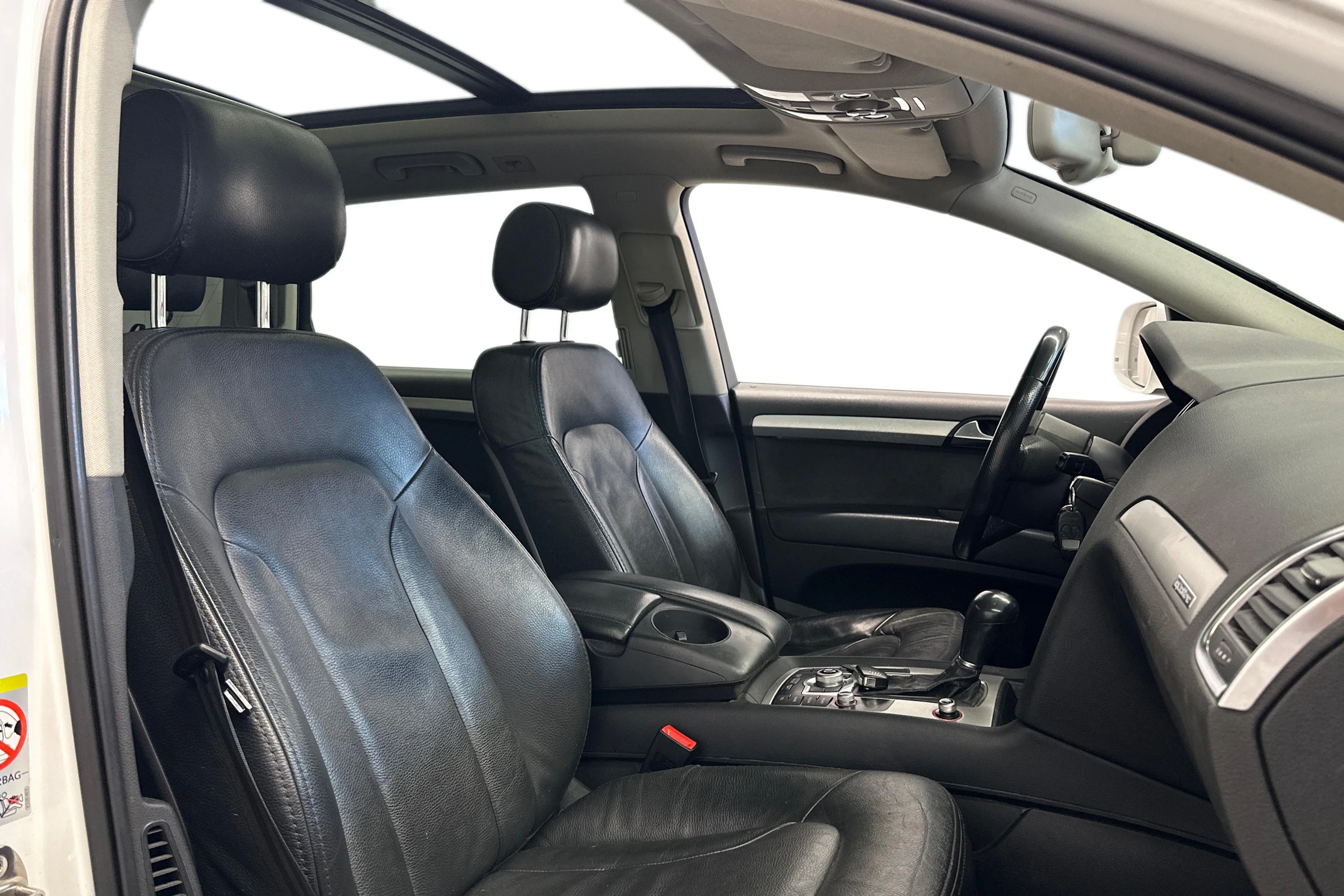 Valkoinen Audi Q7 2010 kuva 7.