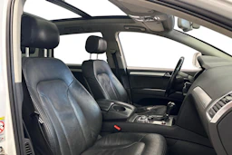 Valkoinen Audi Q7 2010 kuva 7.