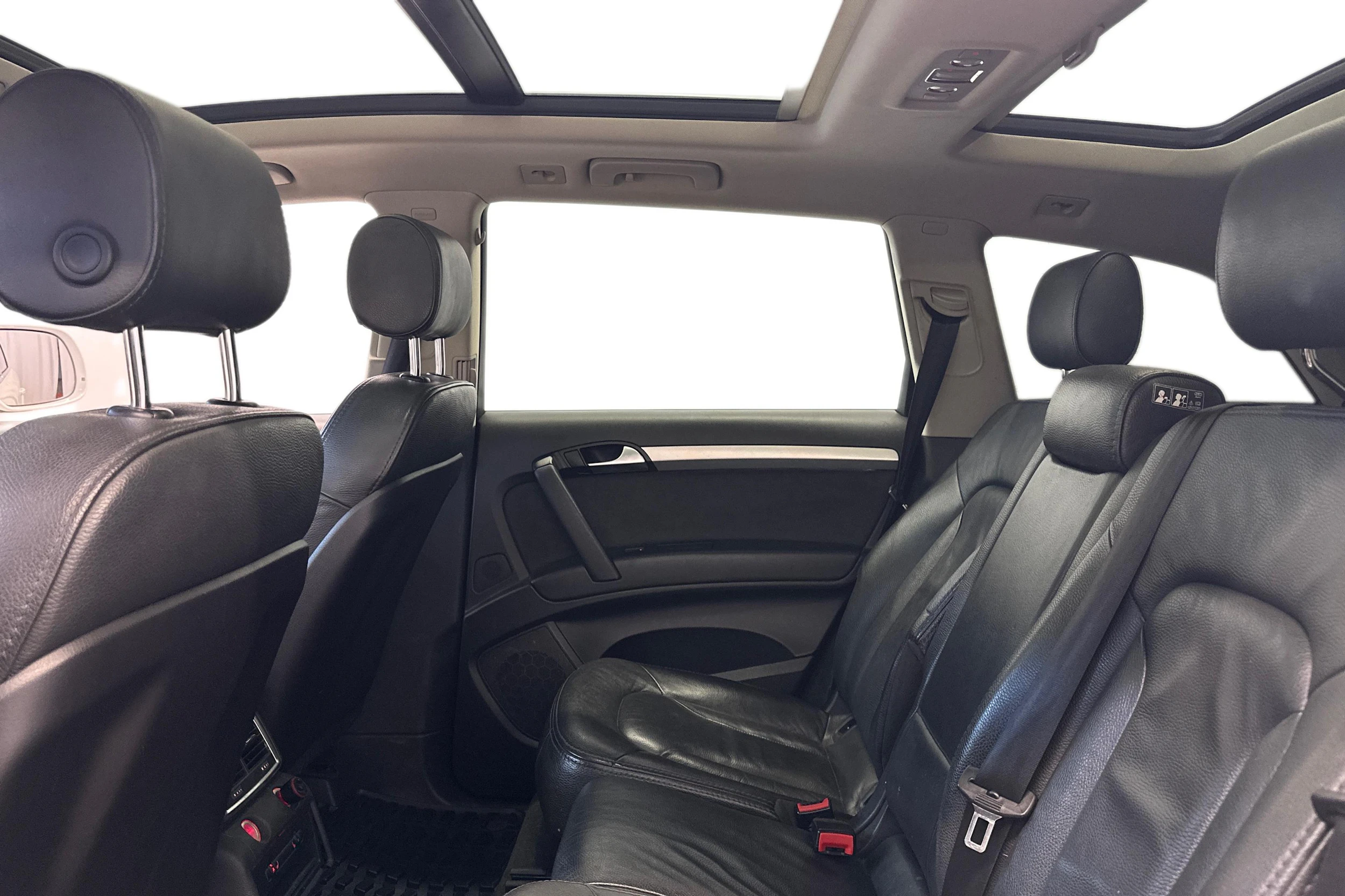 Valkoinen Audi Q7 2010 kuva 8.
