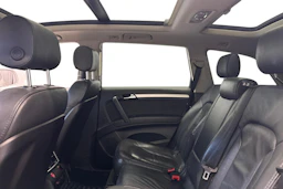 Valkoinen Audi Q7 2010 kuva 8.