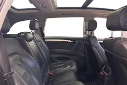 Valkoinen Audi Q7 2010 kuva 9.