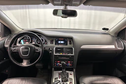 Valkoinen Audi Q7 2010 kuva 12.
