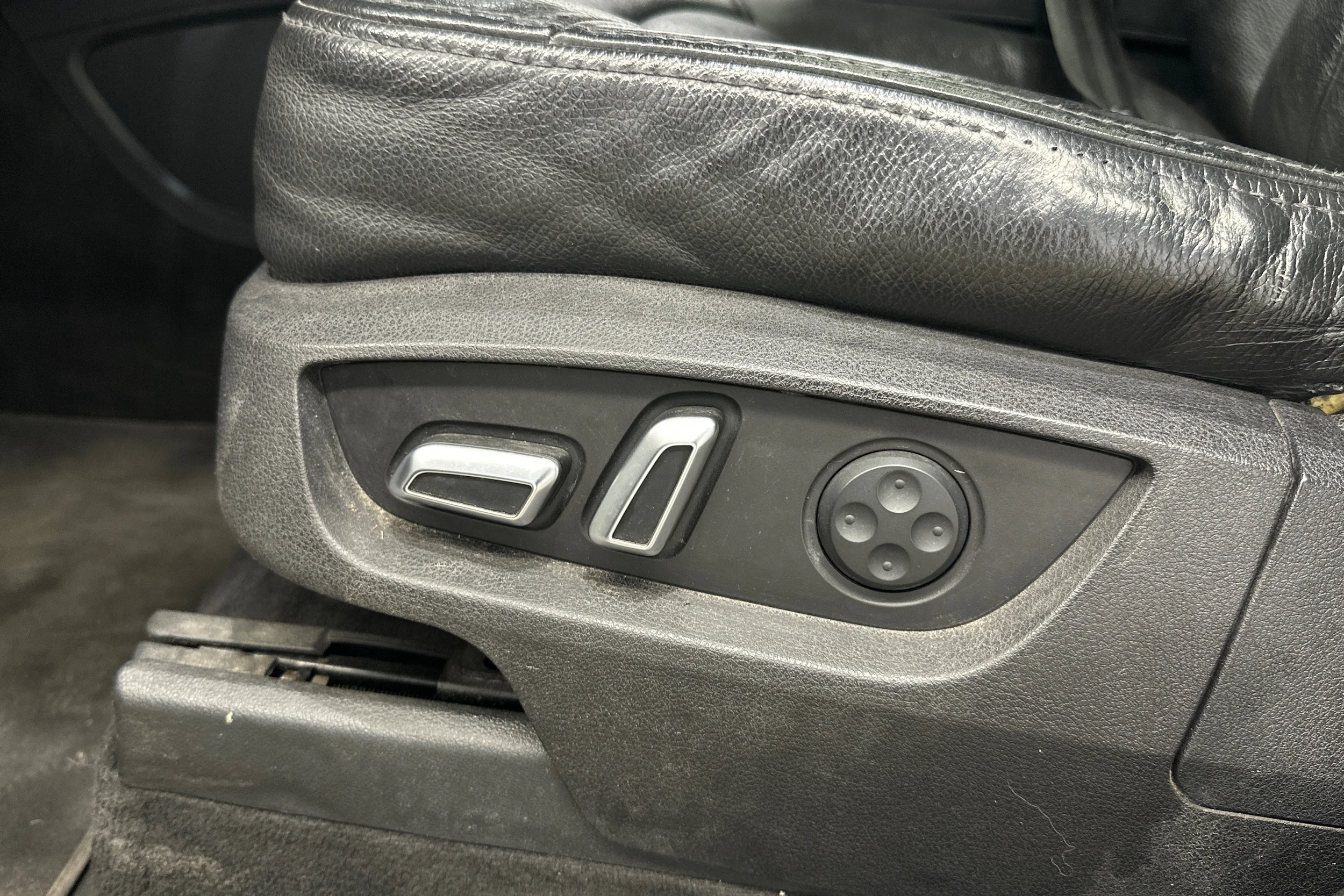 Valkoinen Audi Q7 2010 kuva 23.