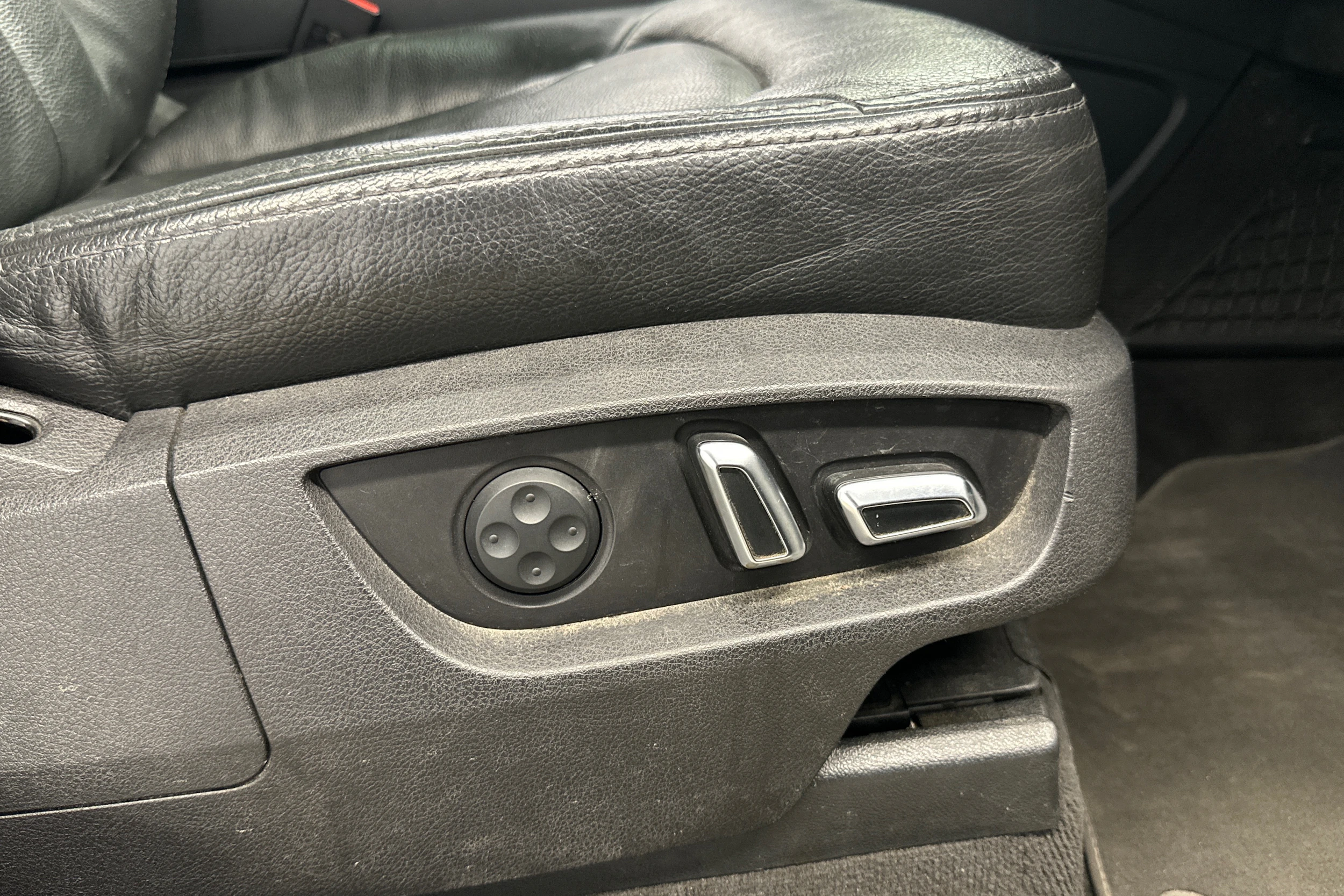 Valkoinen Audi Q7 2010 kuva 24.