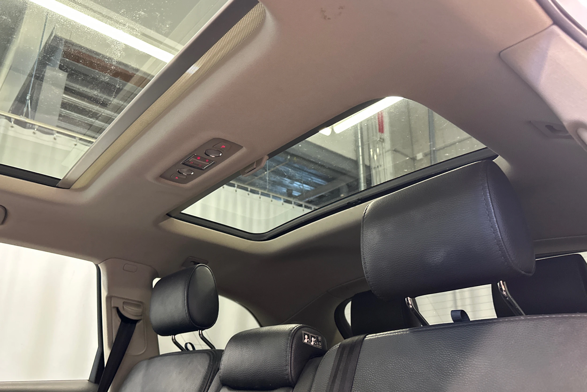 Valkoinen Audi Q7 2010 kuva 27.