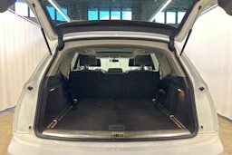 Valkoinen Audi Q7 2010 kuva 29.